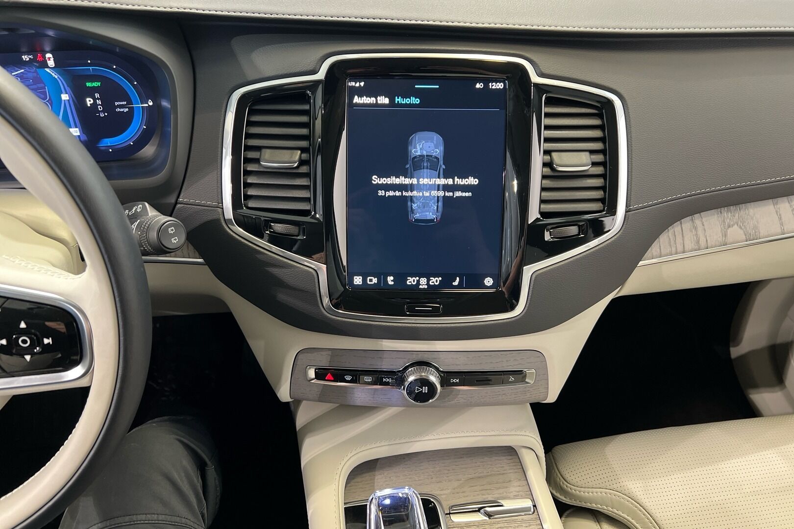 VOLVO XC90 iso kuva 16