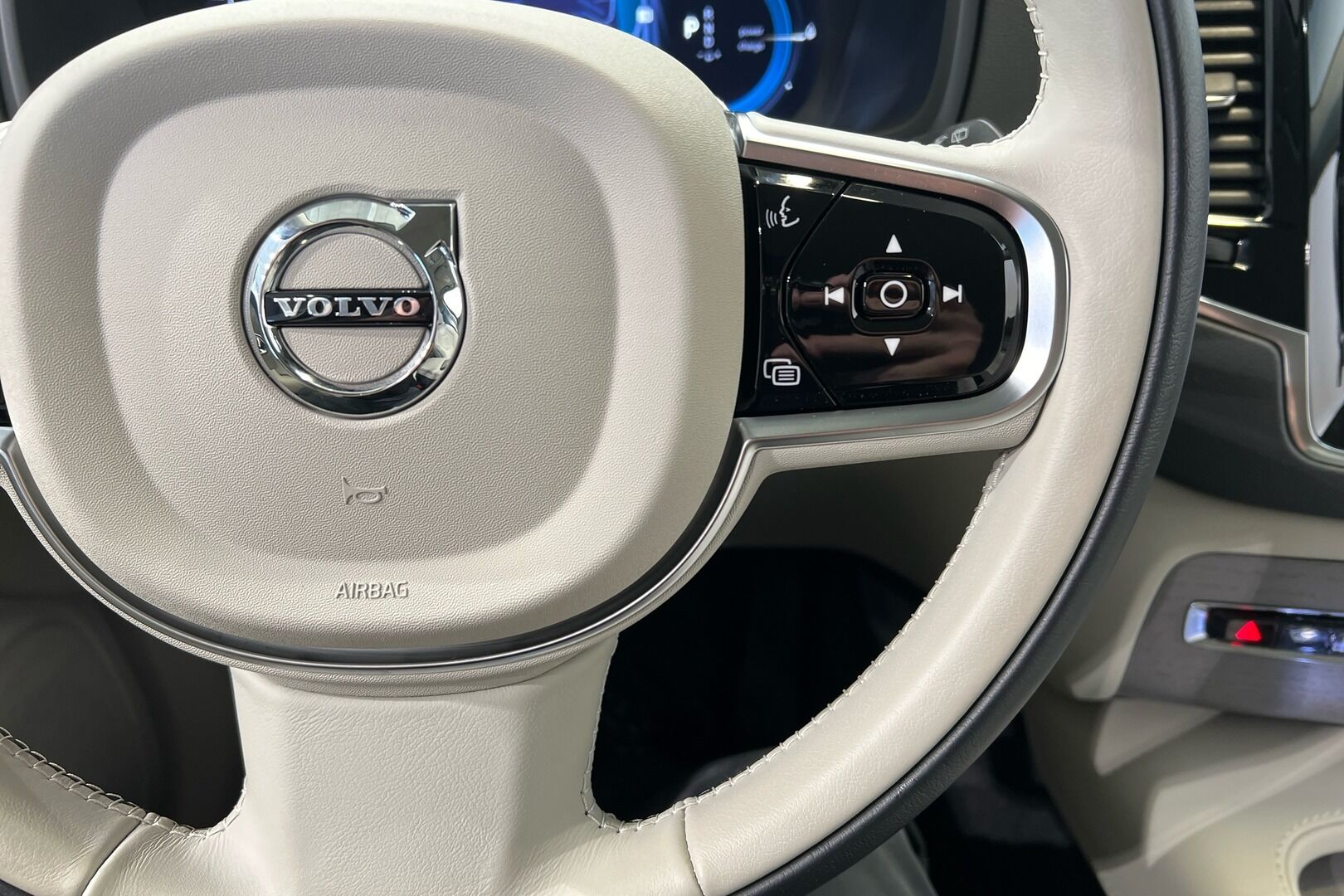 VOLVO XC90 iso kuva 18
