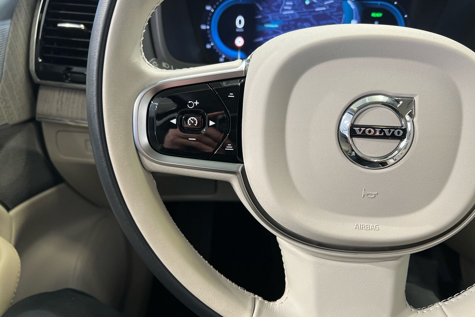VOLVO XC90 iso kuva 19