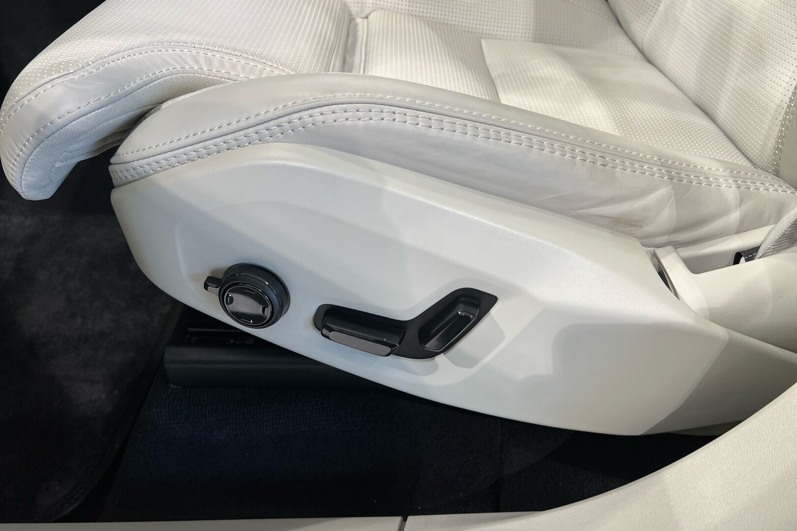 VOLVO XC90 iso kuva 23