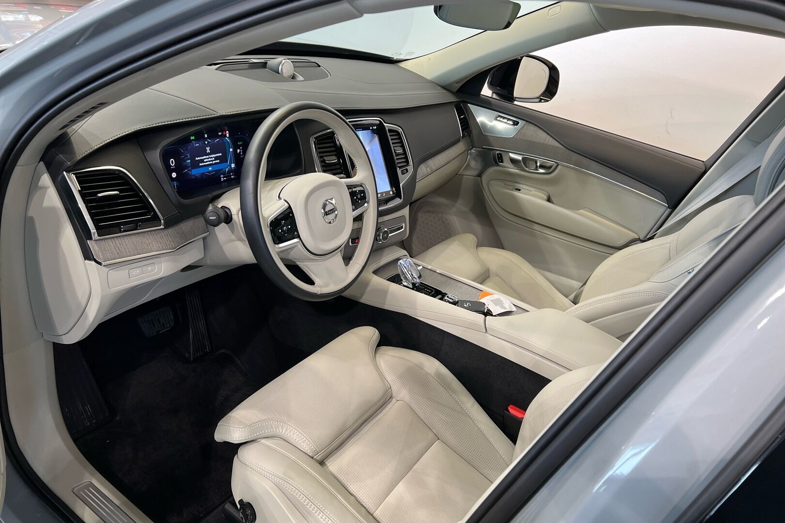 VOLVO XC90 iso kuva 6