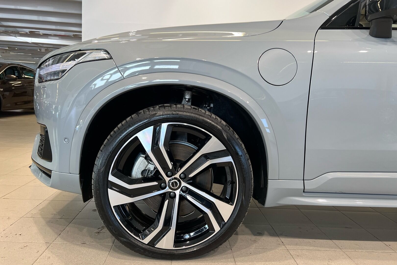 VOLVO XC90 iso kuva 8