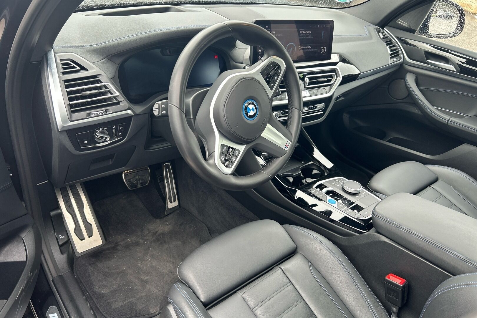 BMW IX3 iso kuva 1
