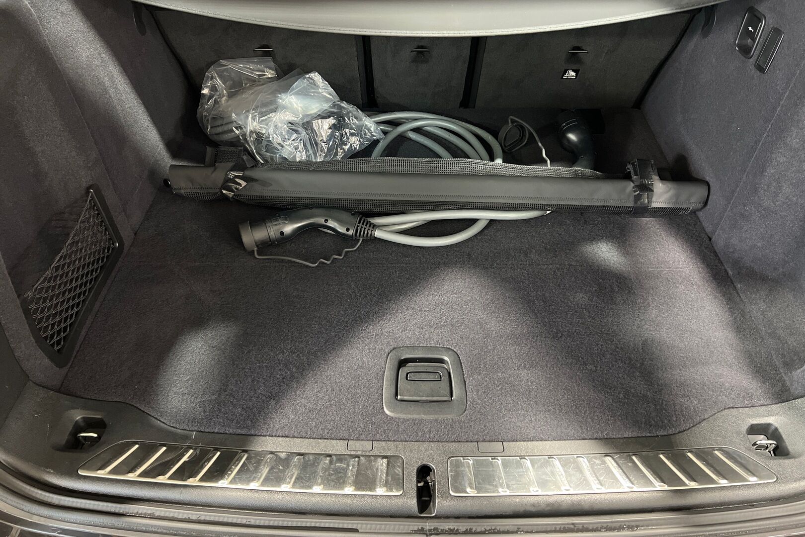 BMW IX3 iso kuva 7