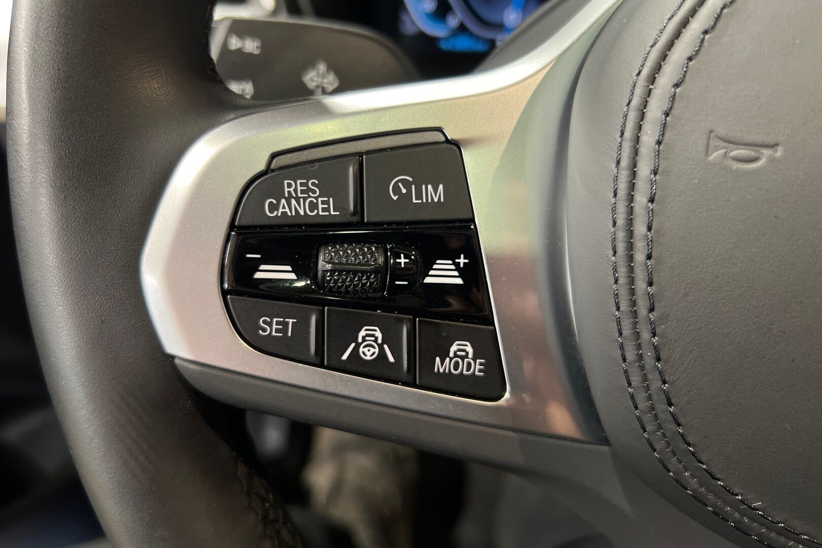 BMW IX3 iso kuva 15