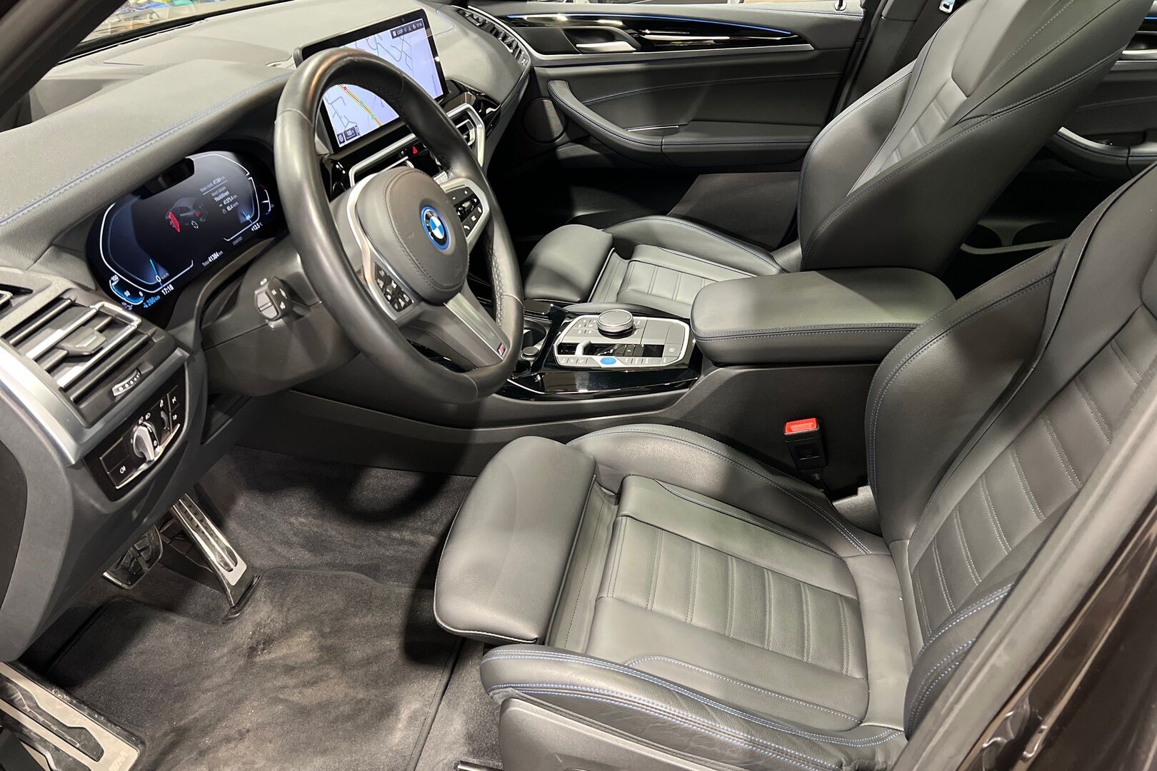 BMW IX3 iso kuva 4