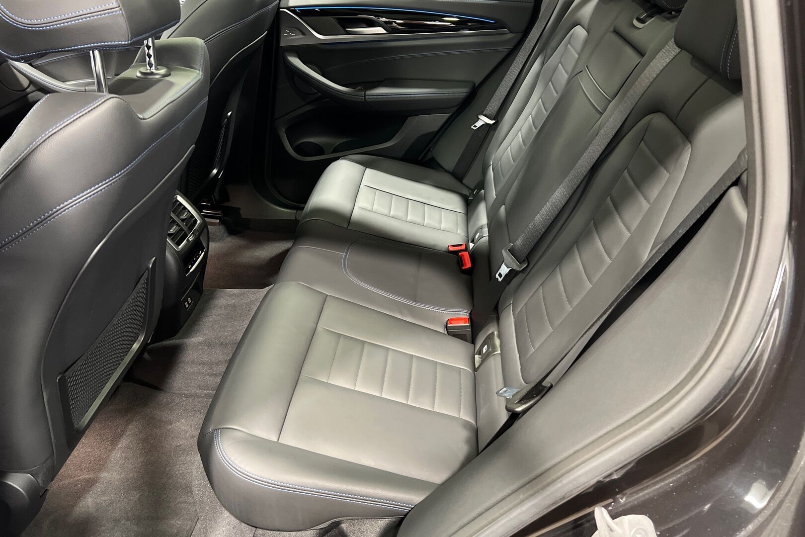 BMW IX3 iso kuva 5