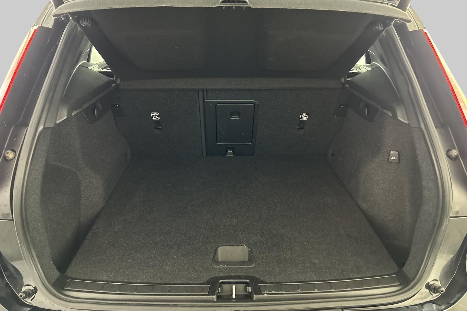 VOLVO XC40 iso kuva 23