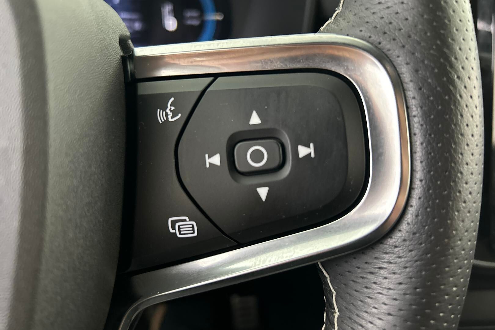 VOLVO XC40 iso kuva 24