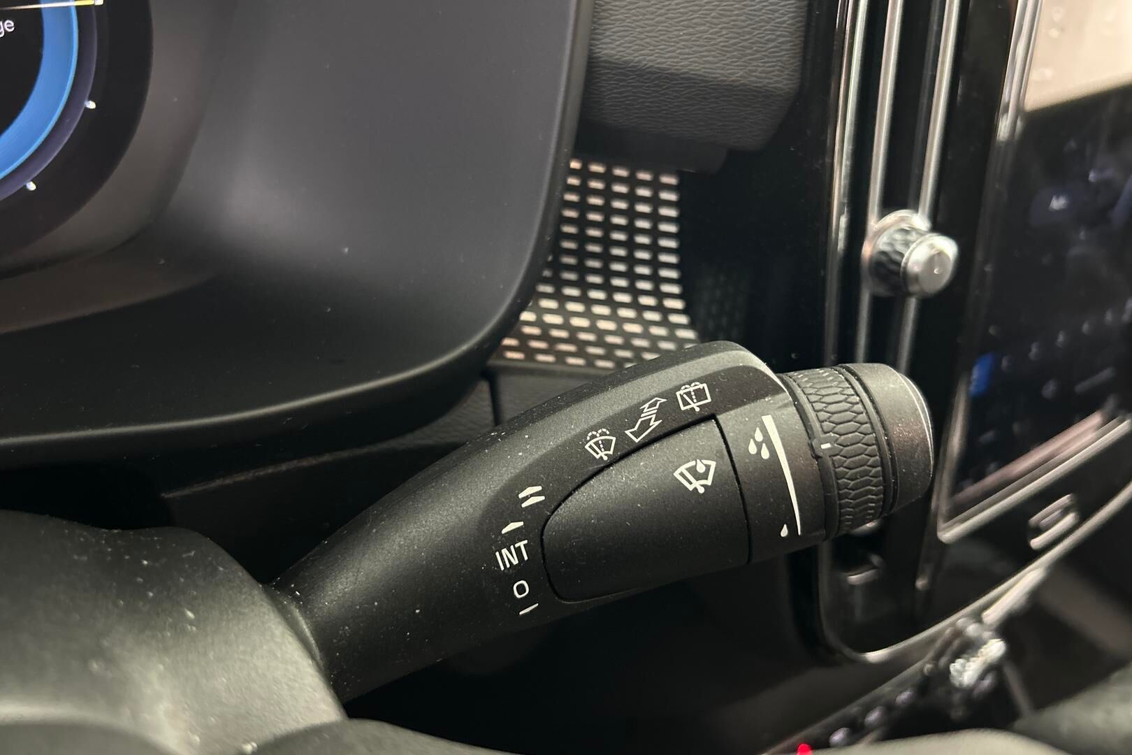 VOLVO XC40 iso kuva 25
