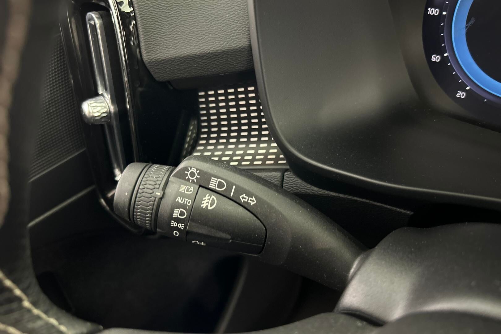 VOLVO XC40 iso kuva 26