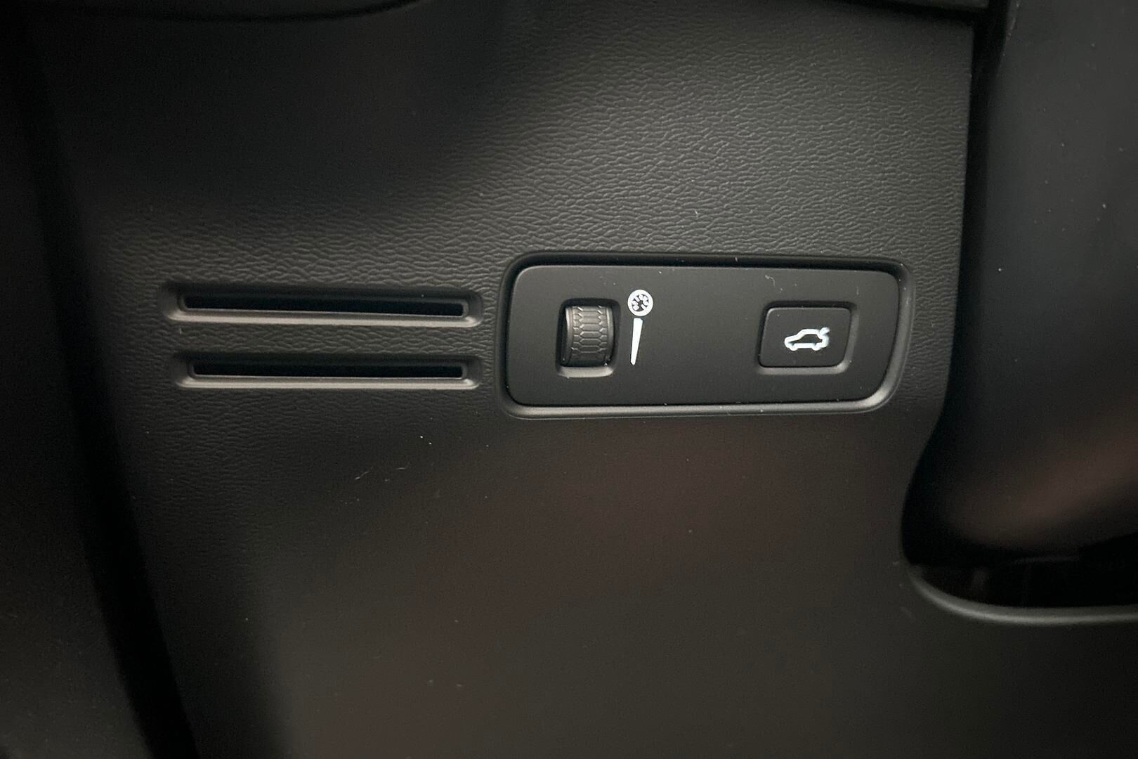 VOLVO XC40 iso kuva 13
