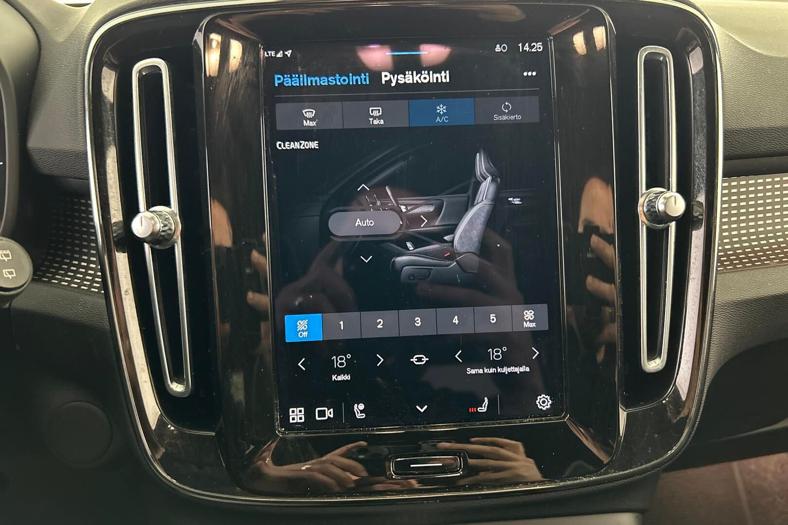 VOLVO XC40 iso kuva 15