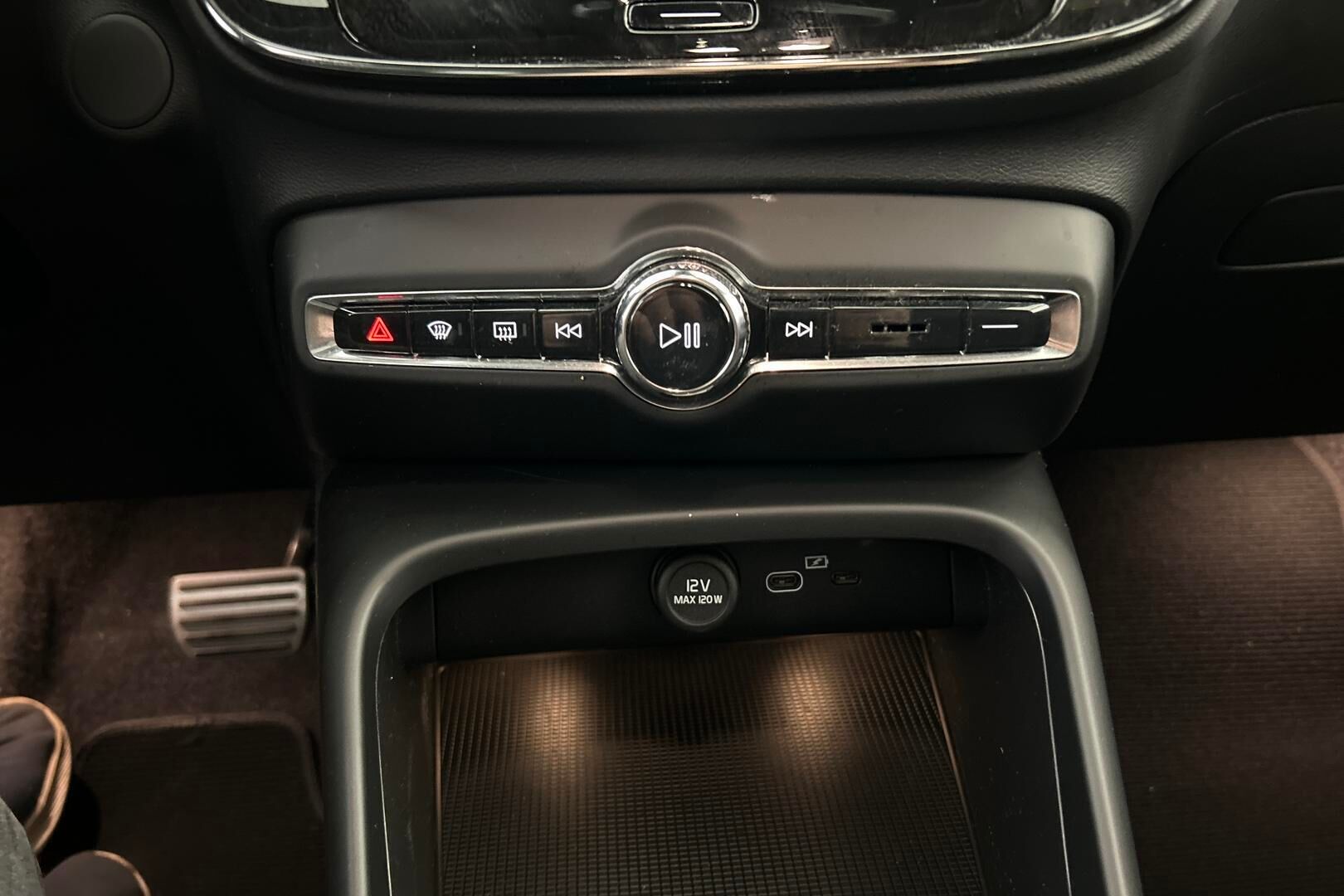 VOLVO XC40 iso kuva 18