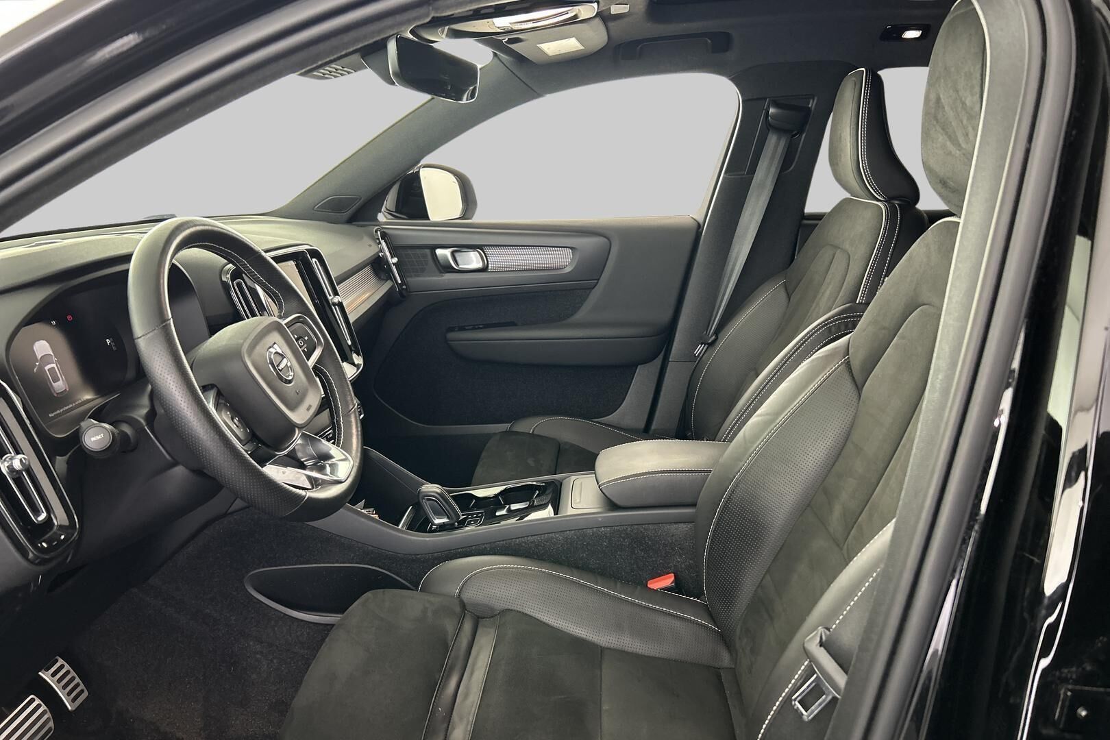 VOLVO XC40 iso kuva 7