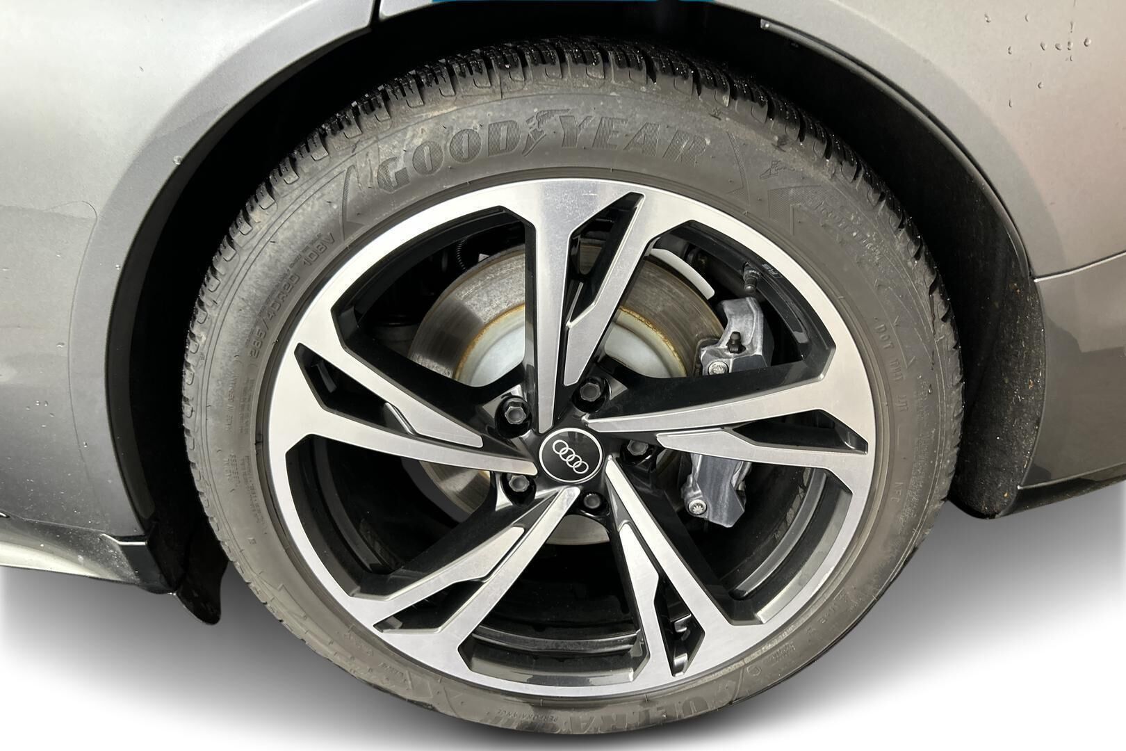 AUDI e-tron GT iso kuva 13