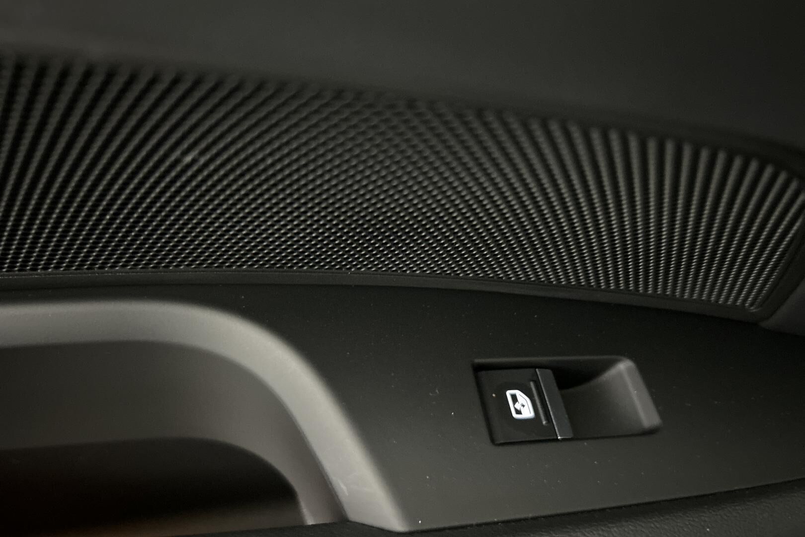 AUDI e-tron GT iso kuva 15