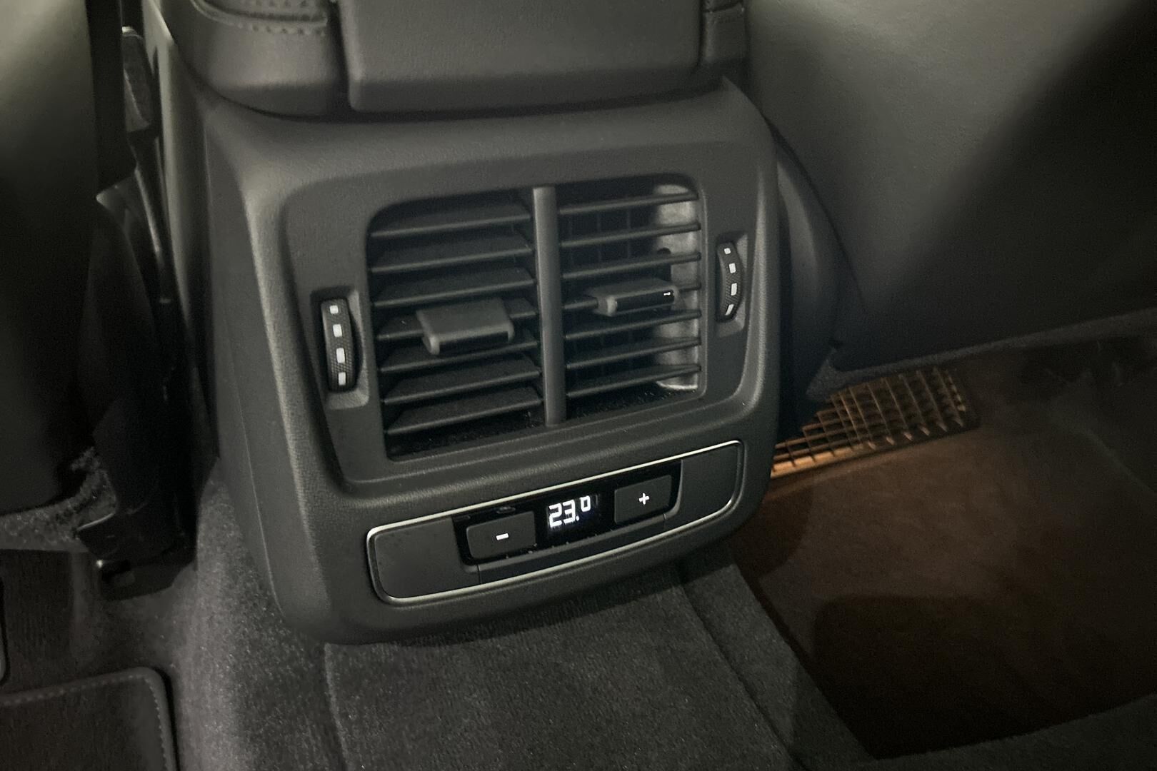 AUDI e-tron GT iso kuva 16