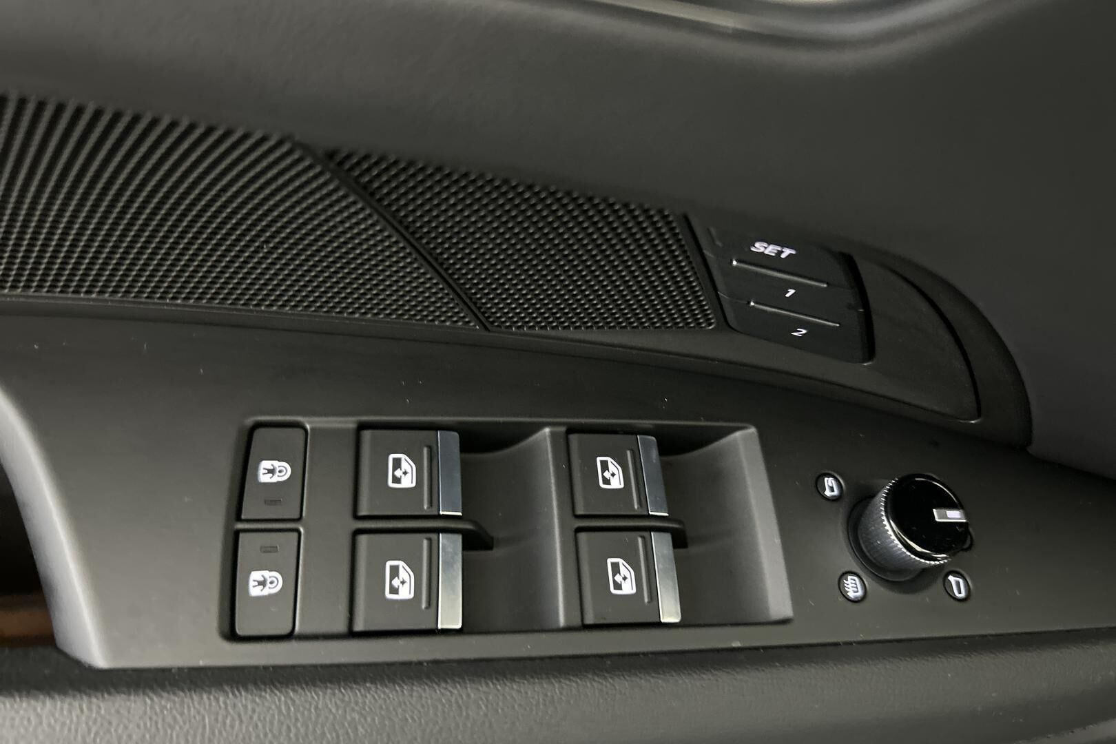 AUDI e-tron GT iso kuva 18