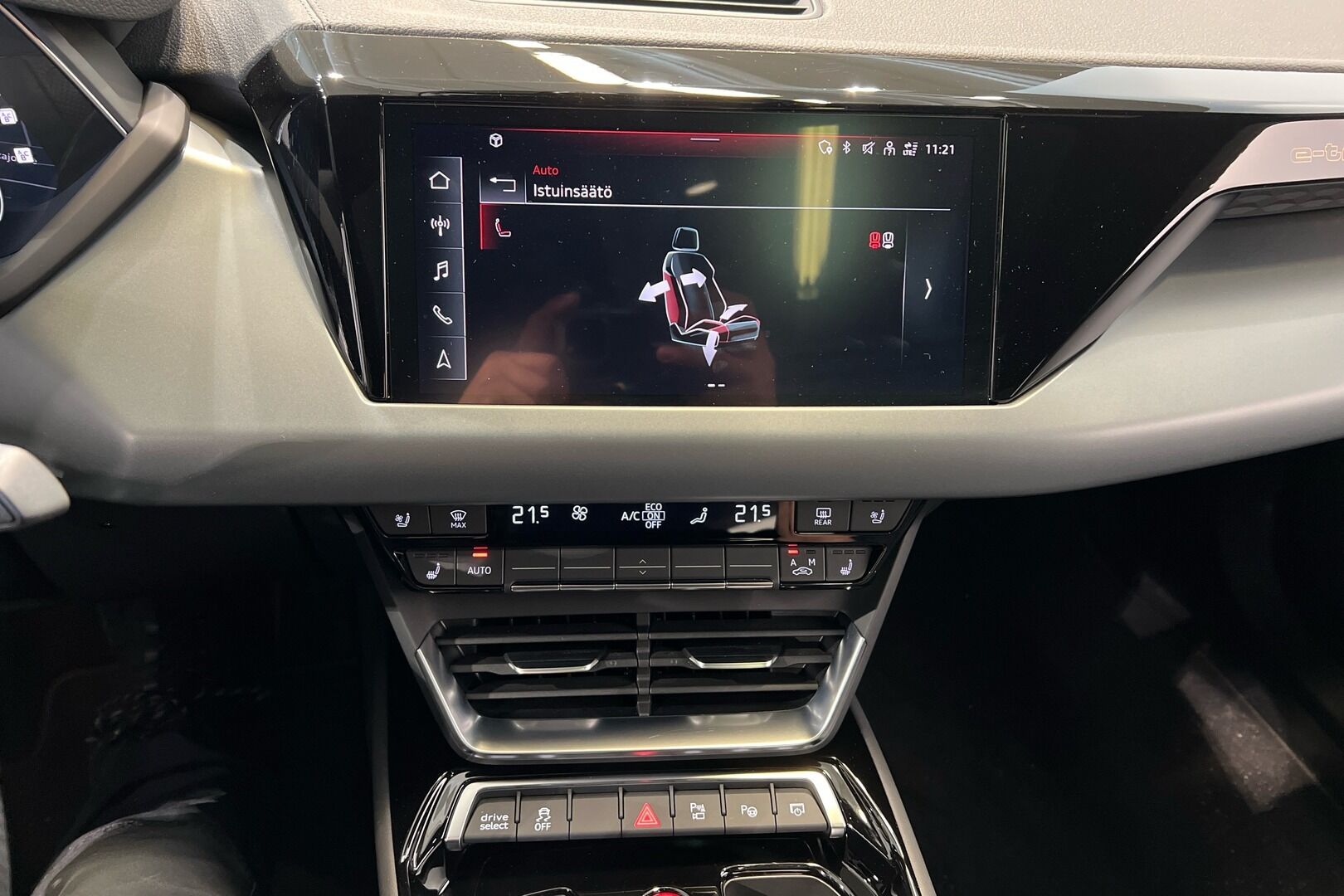 AUDI E-TRON GT iso kuva 18