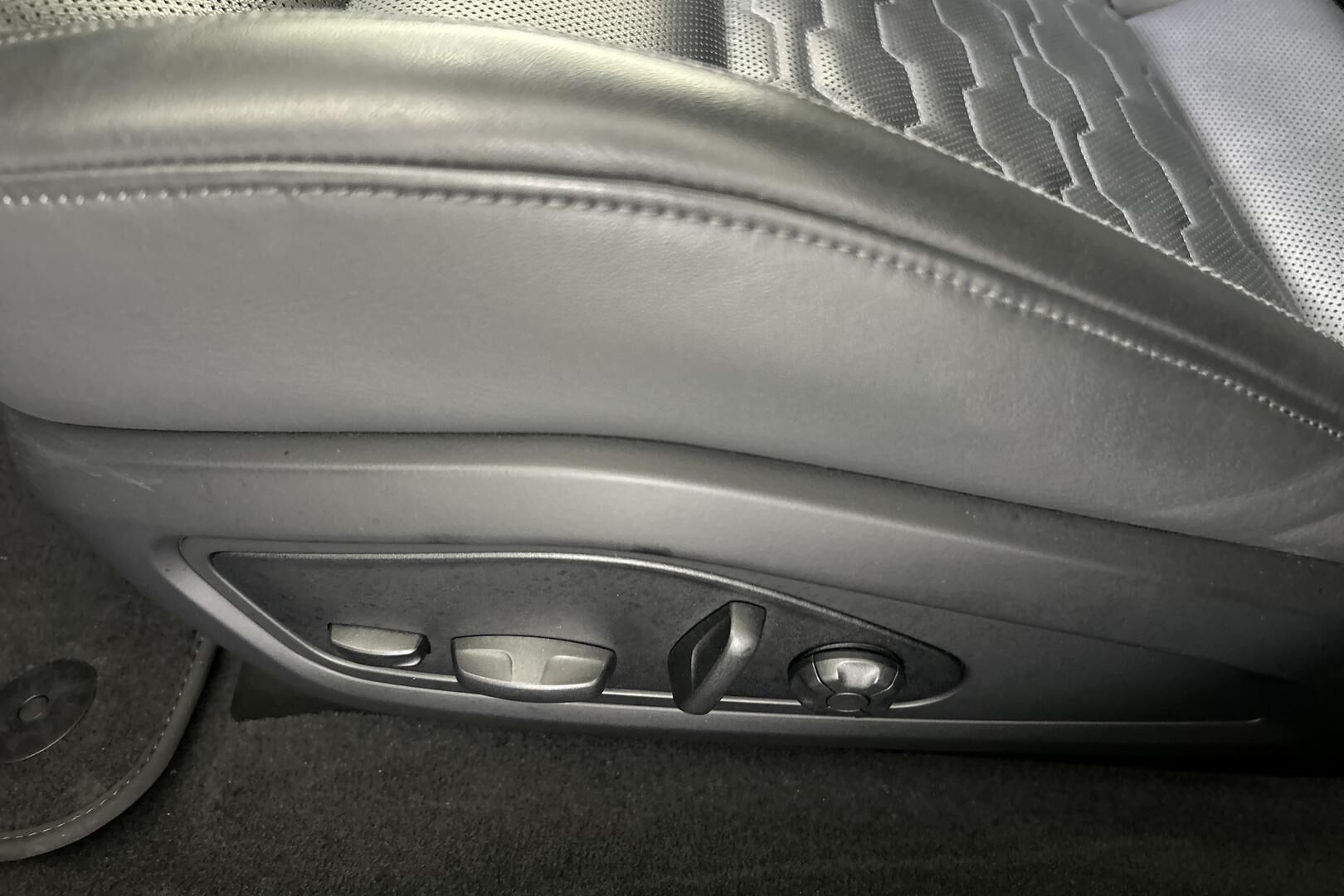 AUDI e-tron GT iso kuva 19