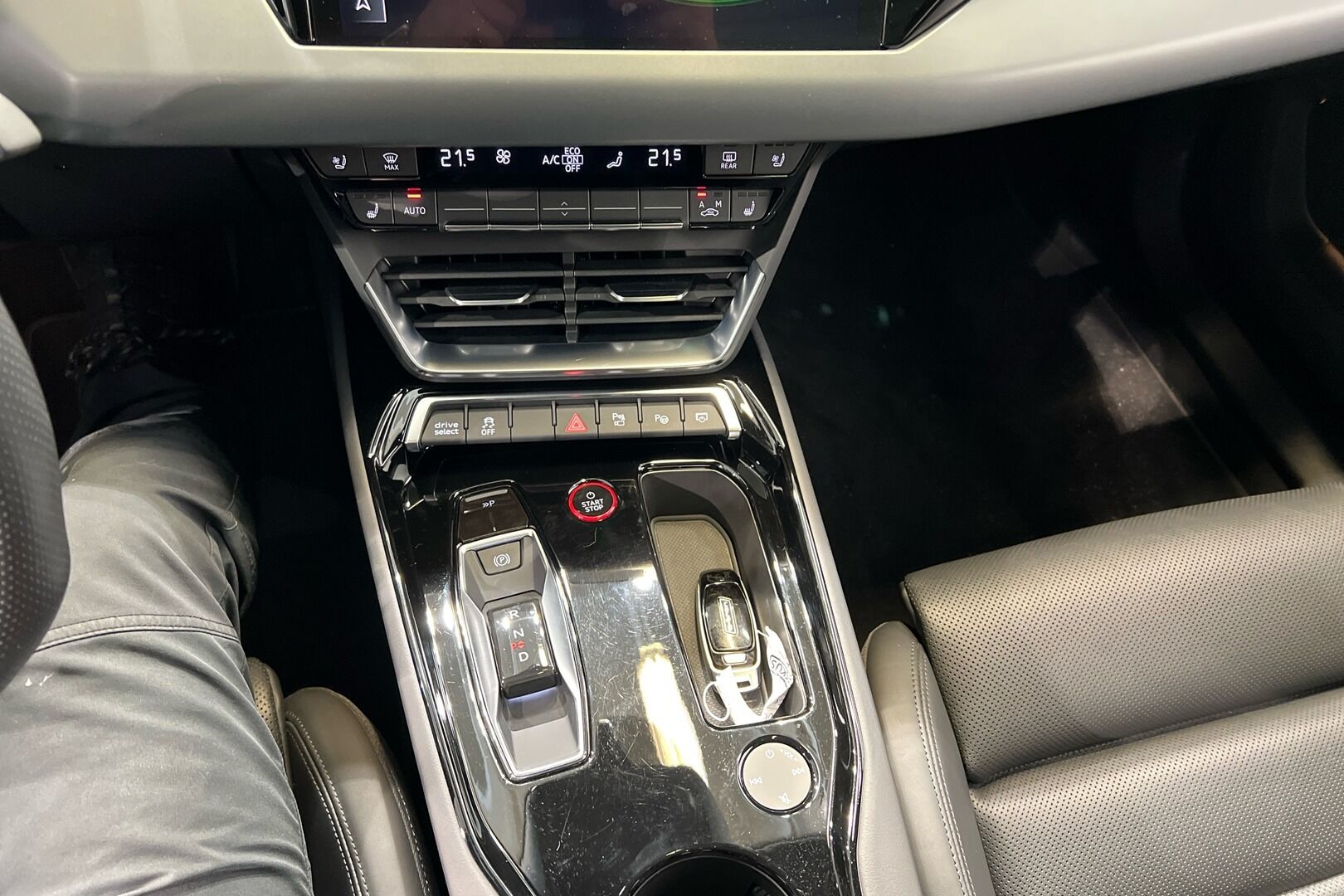 AUDI E-TRON GT iso kuva 19