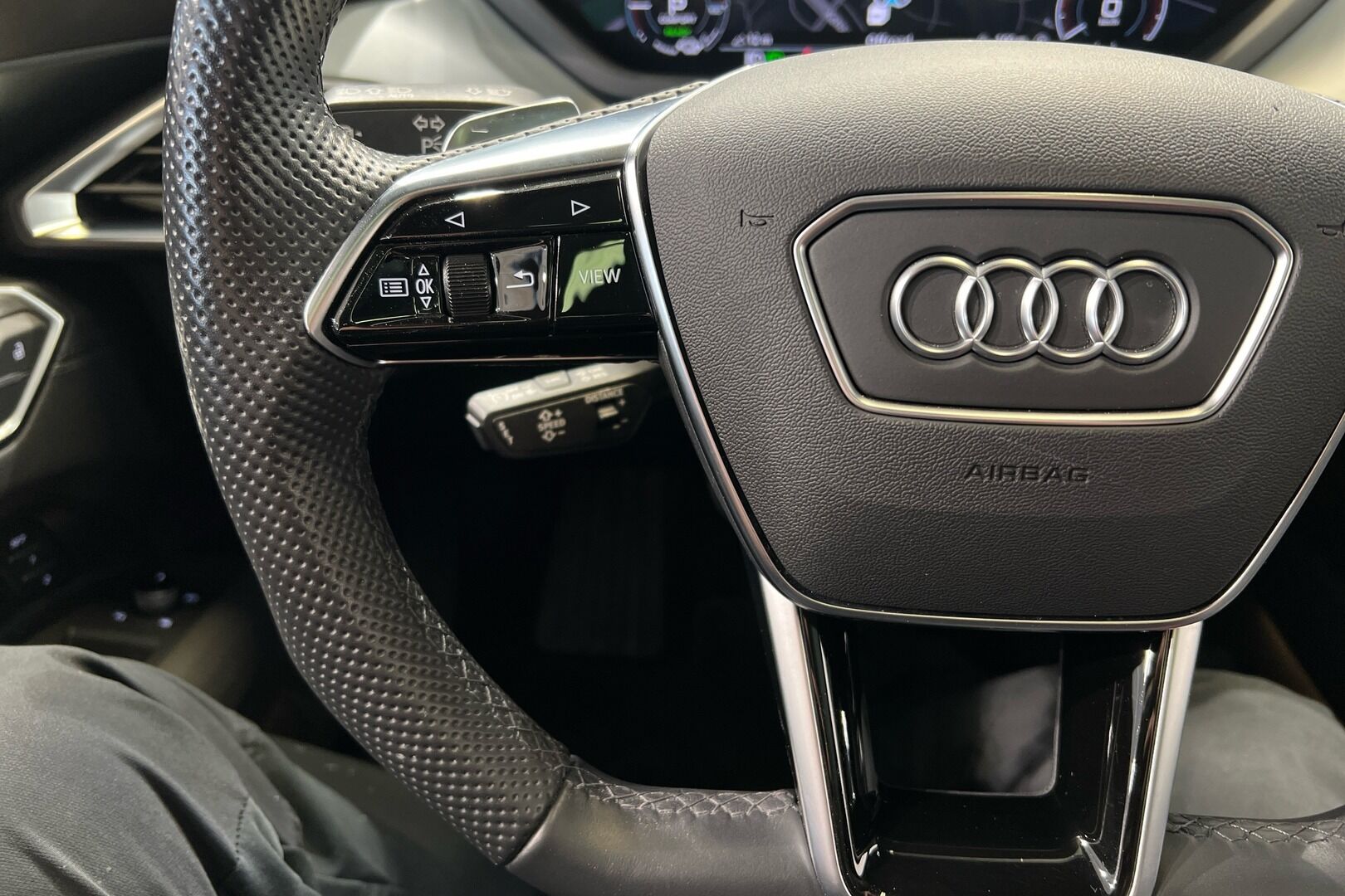 AUDI E-TRON GT iso kuva 21
