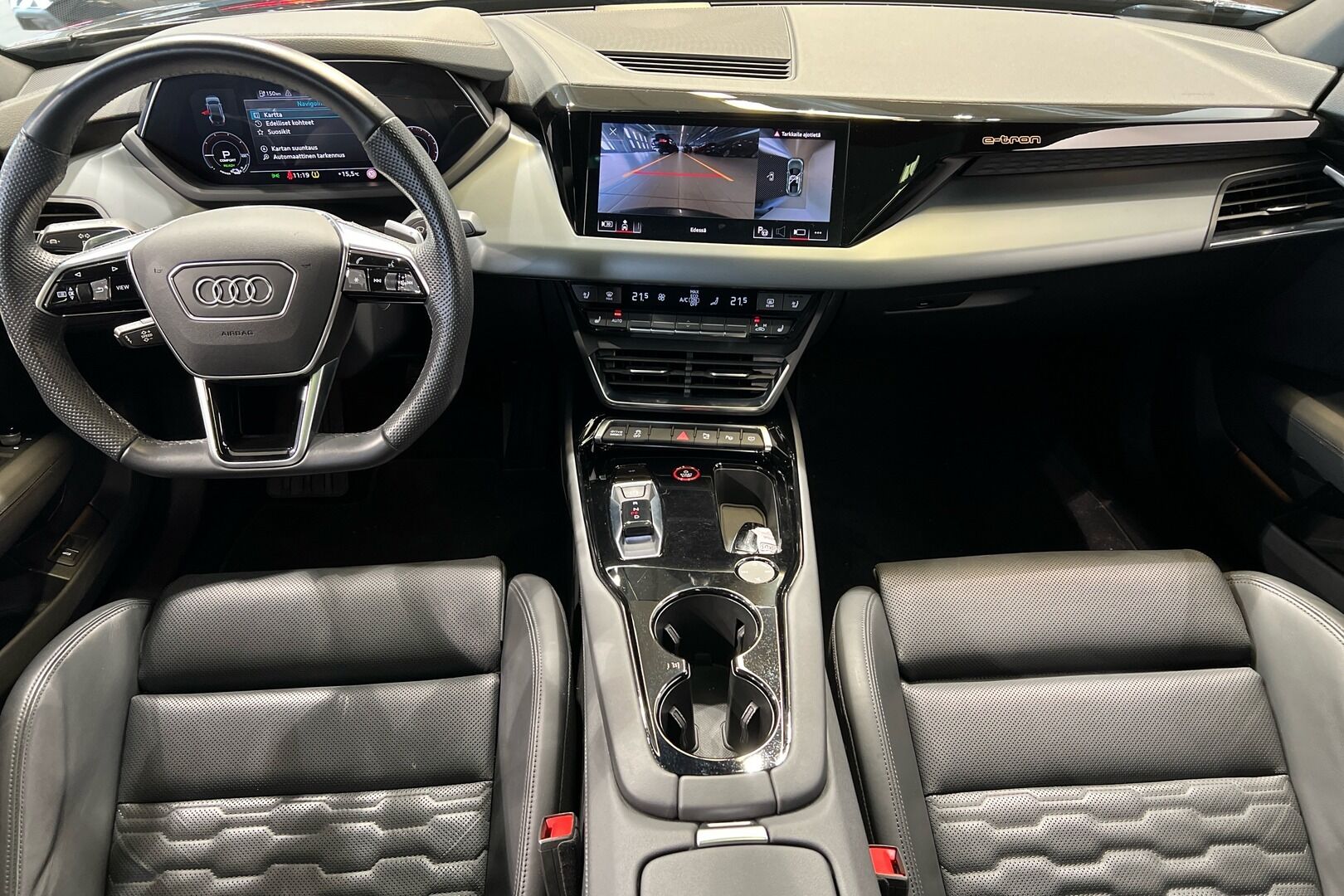 AUDI E-TRON GT iso kuva 22