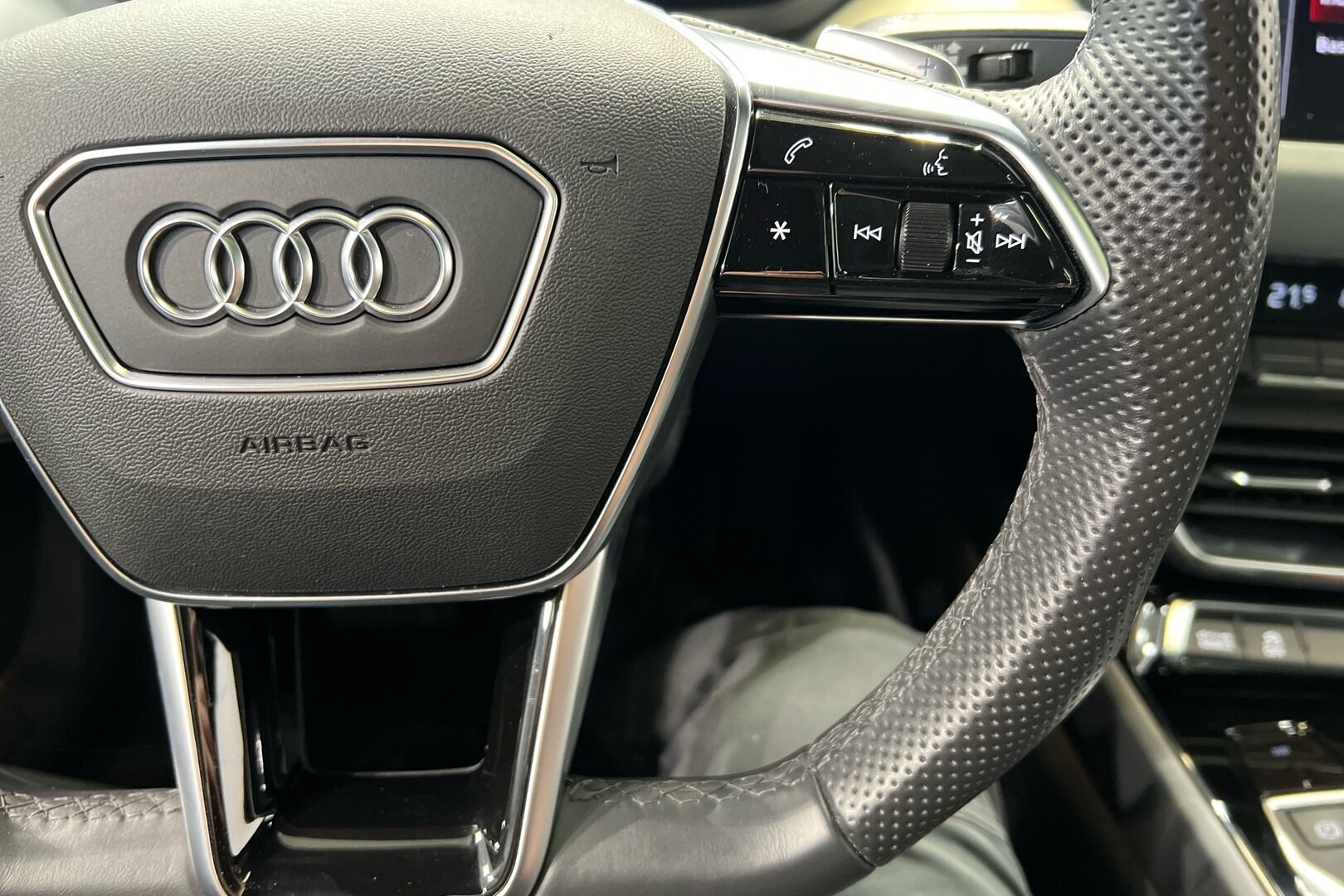 AUDI E-TRON GT iso kuva 24
