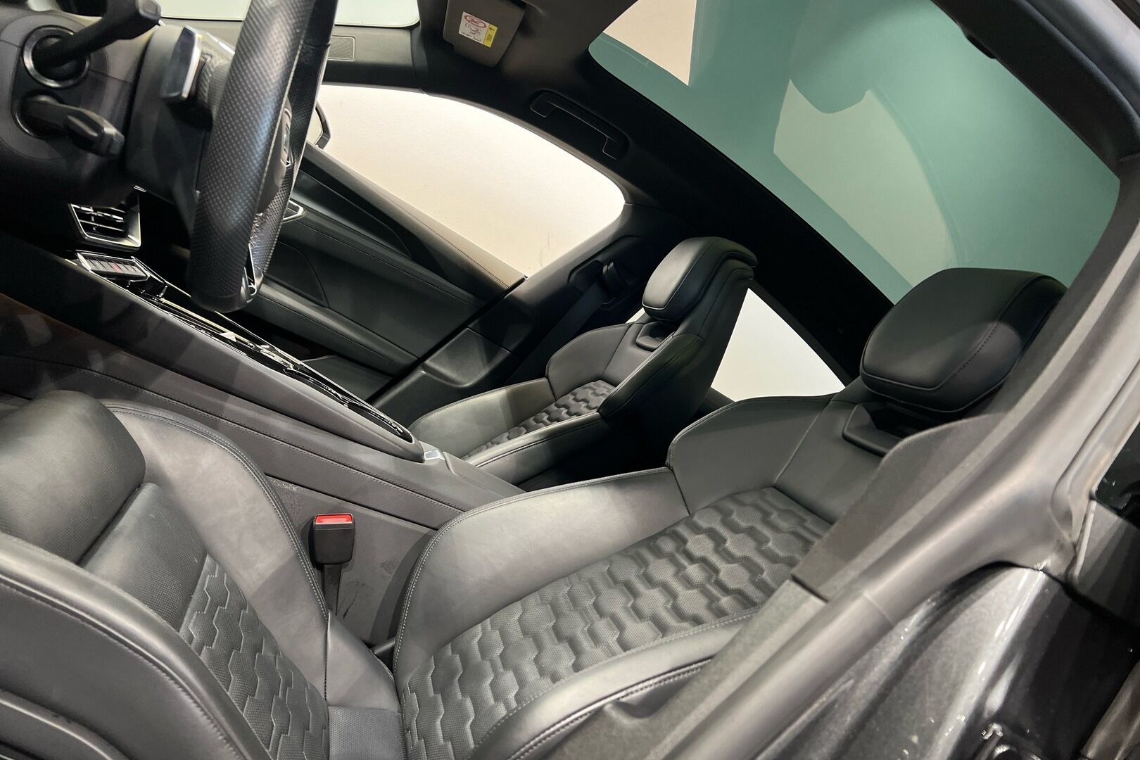 AUDI E-TRON GT iso kuva 26