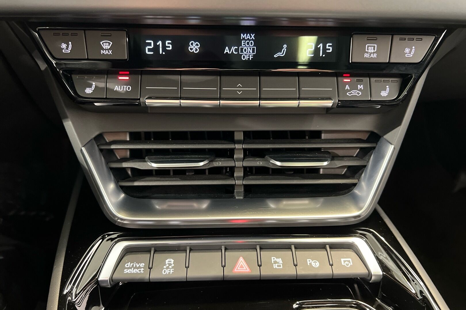 AUDI E-TRON GT iso kuva 28