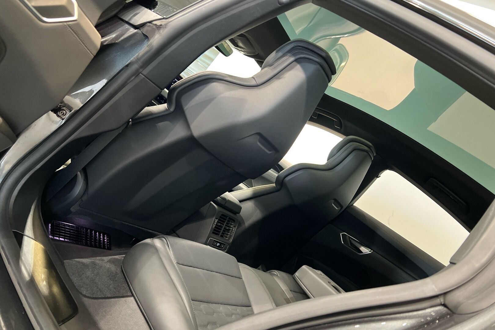 AUDI E-TRON GT iso kuva 29