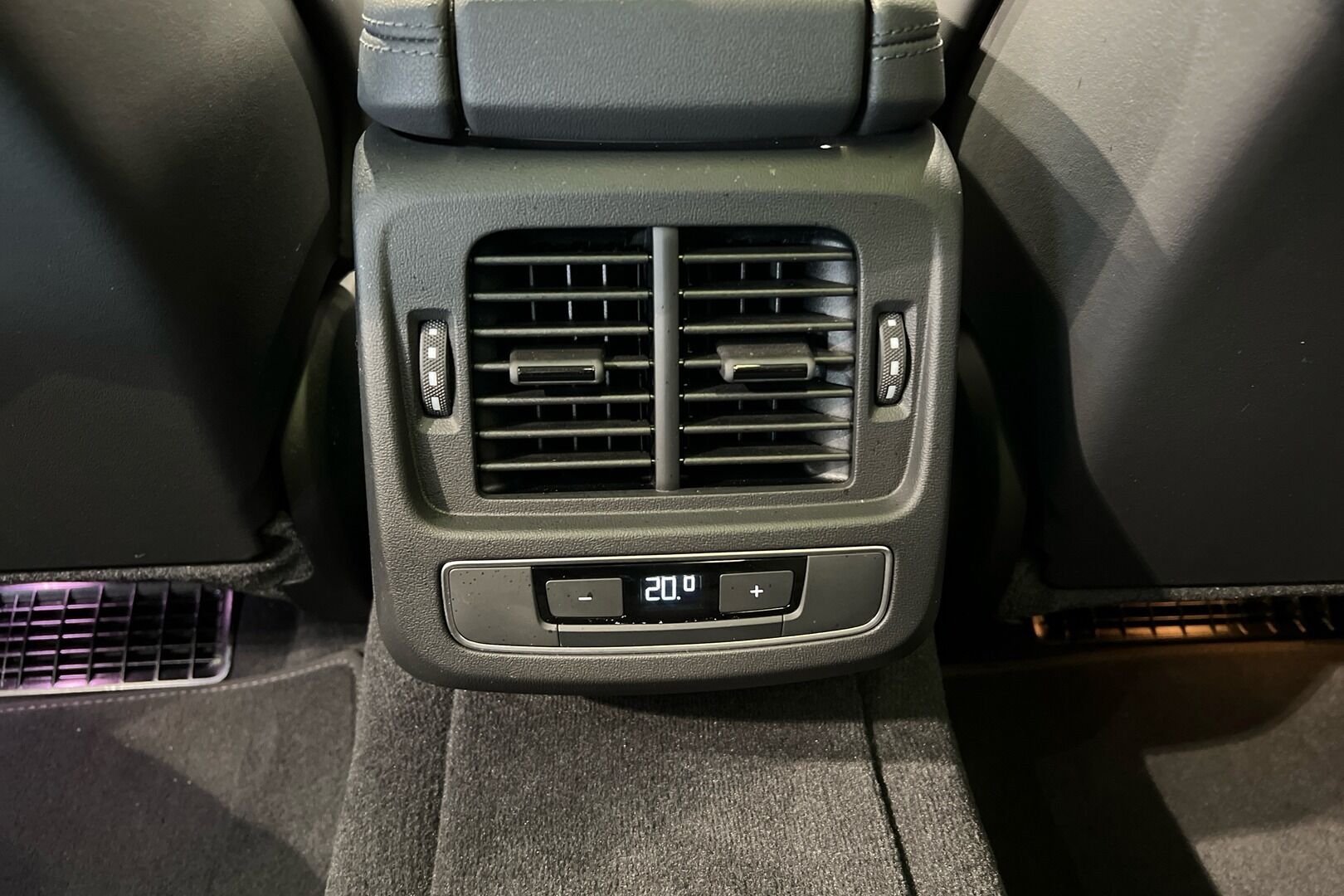 AUDI E-TRON GT iso kuva 30