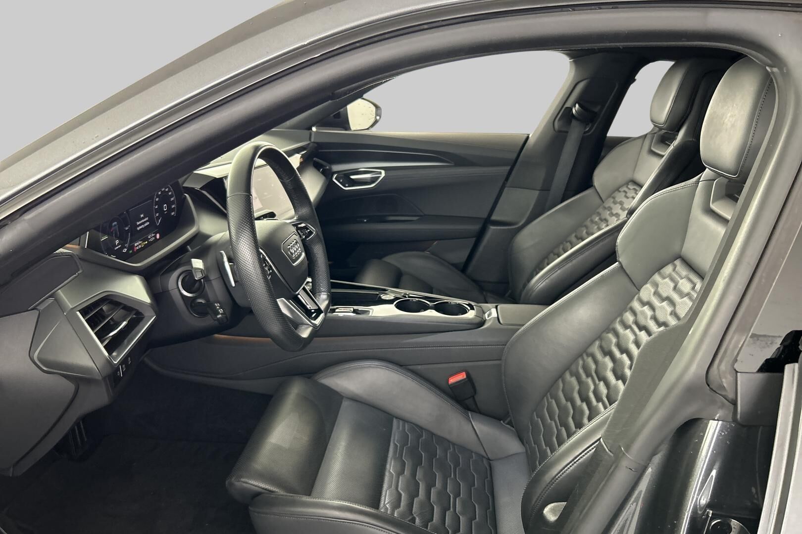 AUDI e-tron GT iso kuva 9