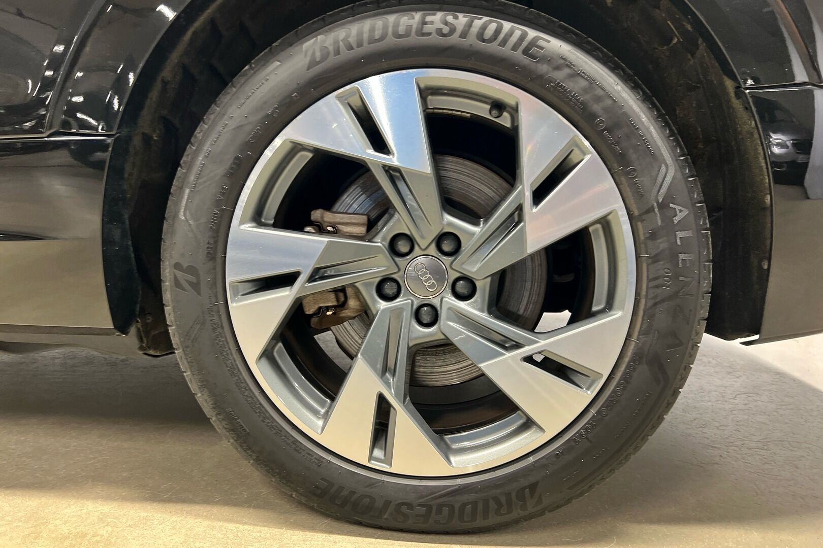 AUDI E-TRON iso kuva 8