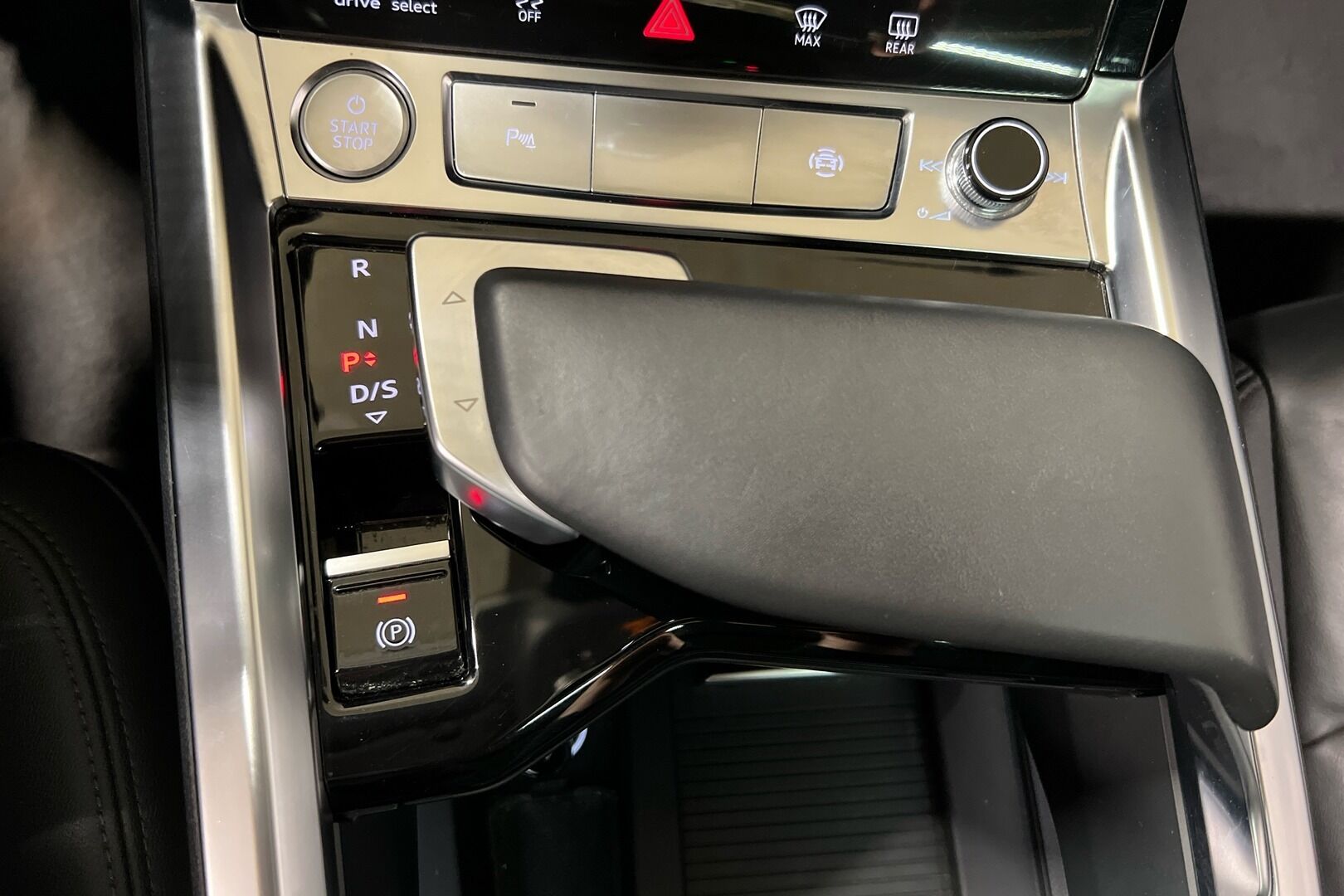 AUDI E-TRON iso kuva 10