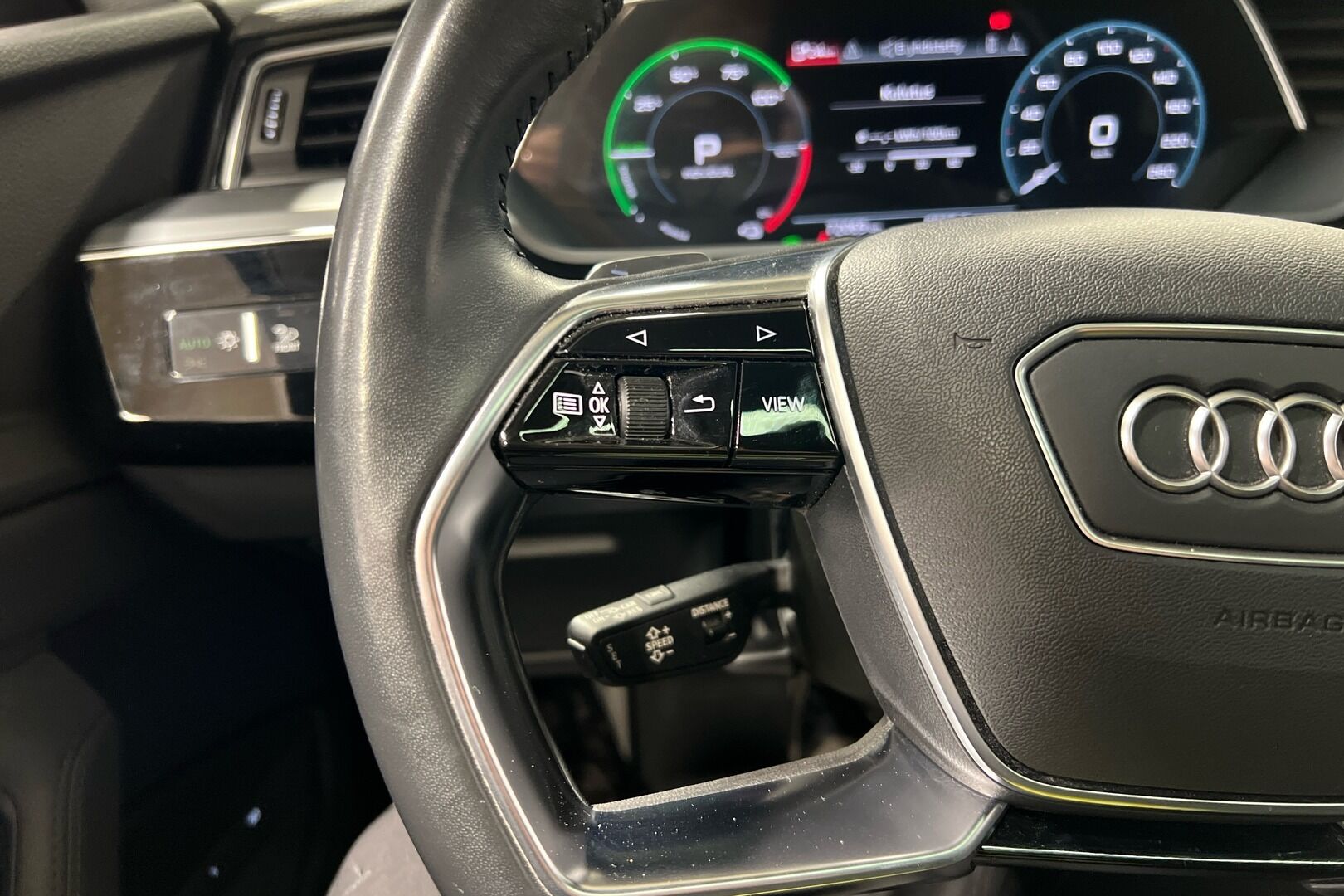 AUDI E-TRON iso kuva 11