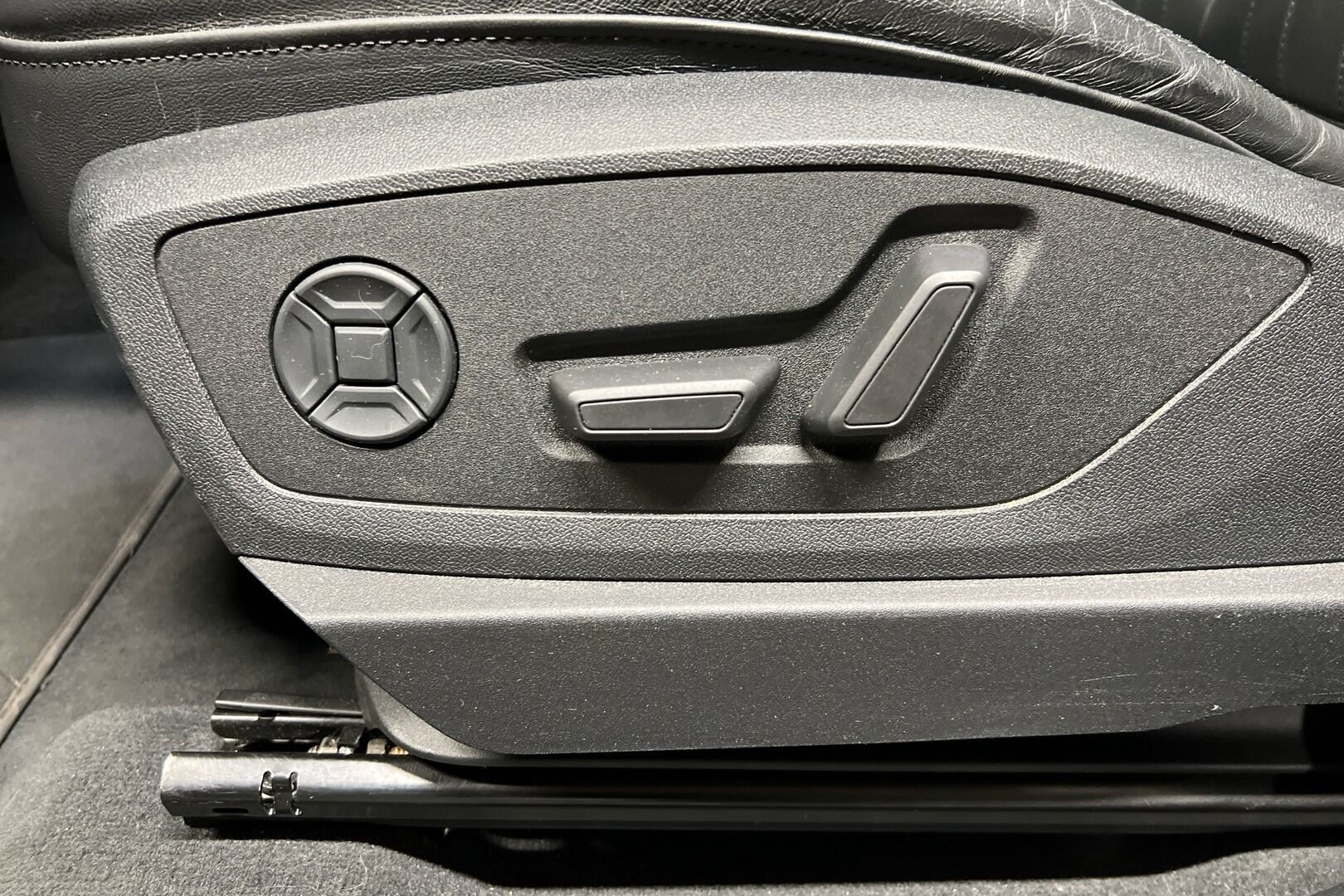 AUDI E-TRON iso kuva 13