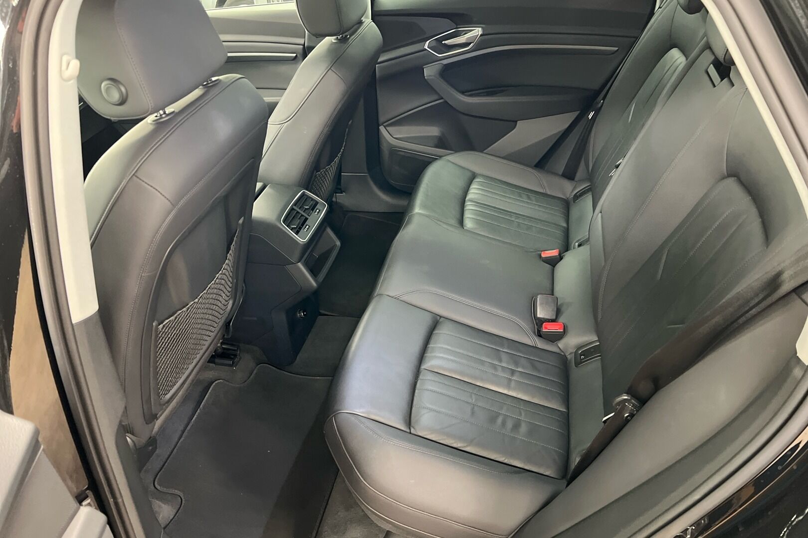 AUDI E-TRON iso kuva 7