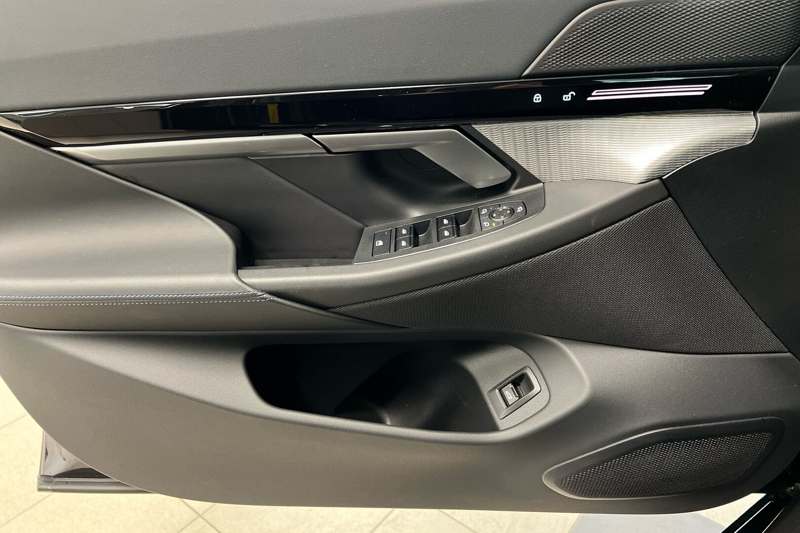 BMW 5-SARJA iso kuva 17