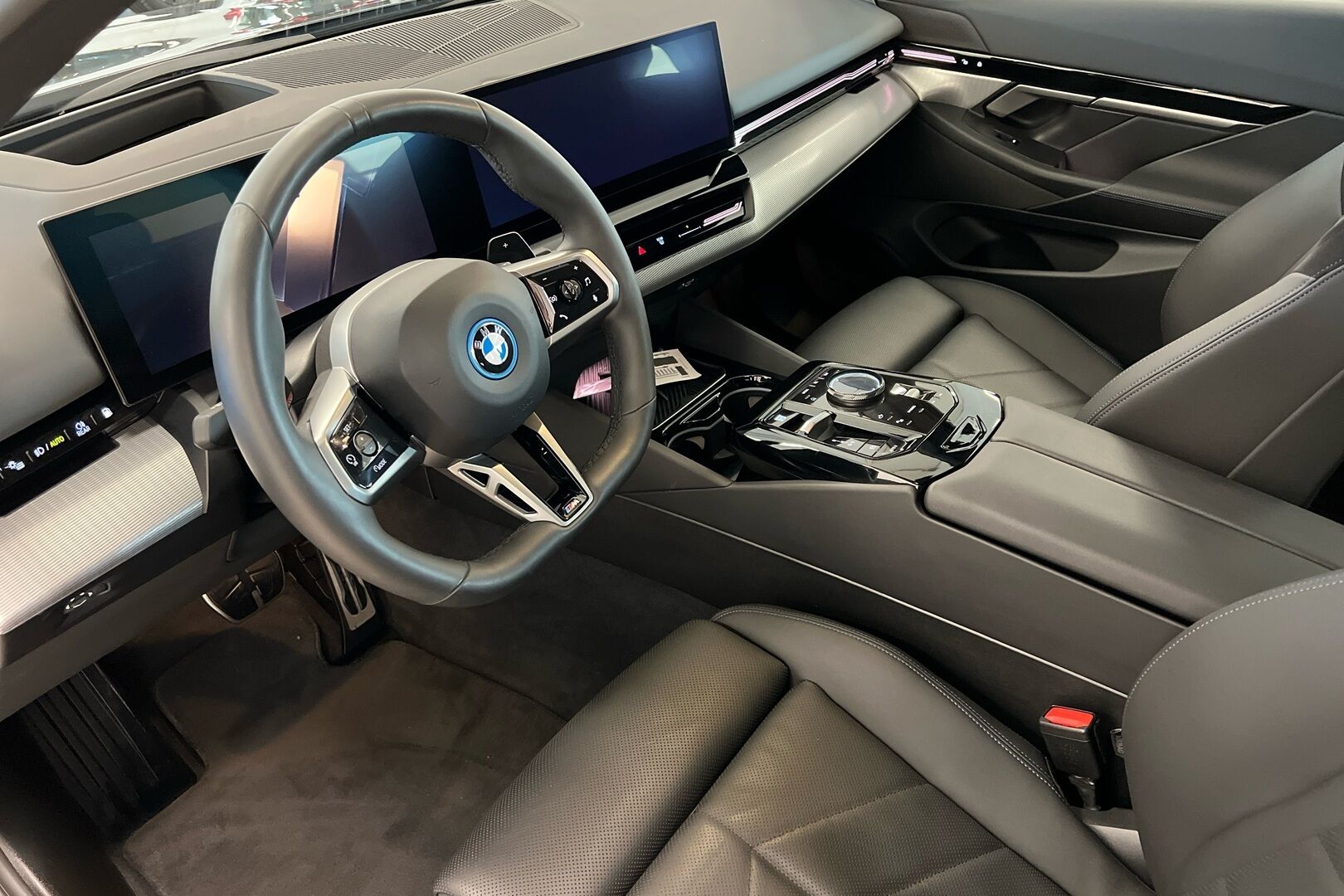 BMW 5-SARJA iso kuva 6