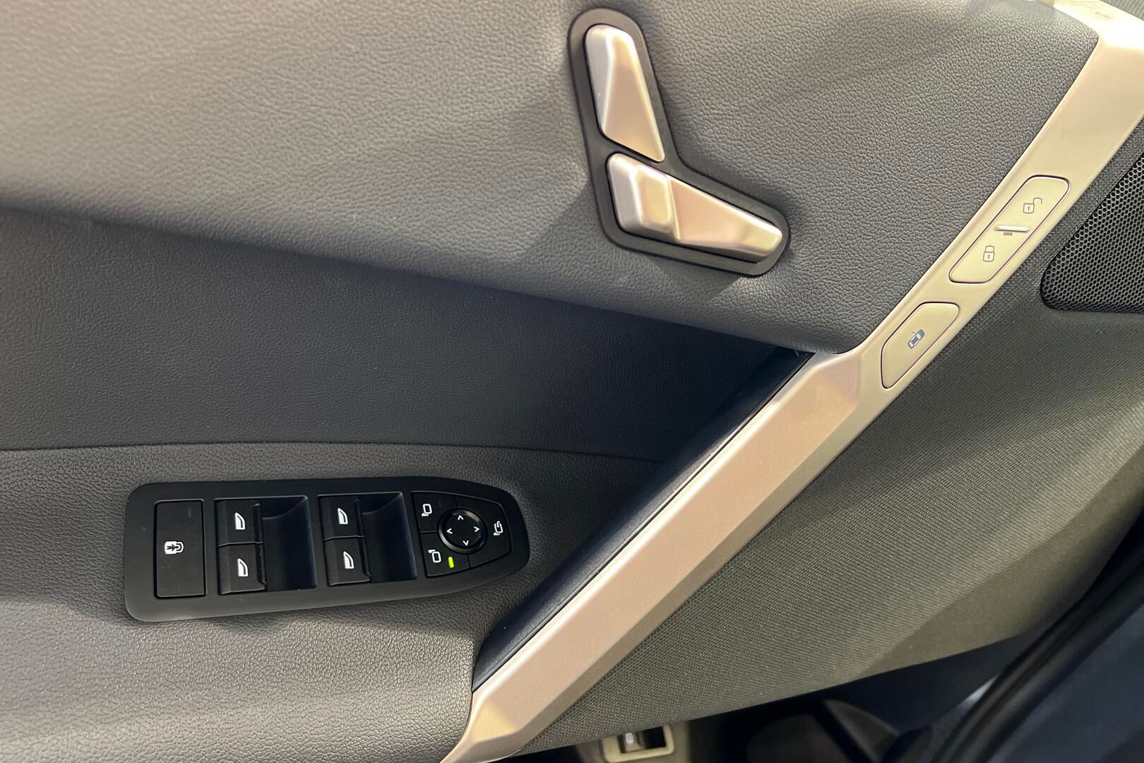 BMW IX iso kuva 15