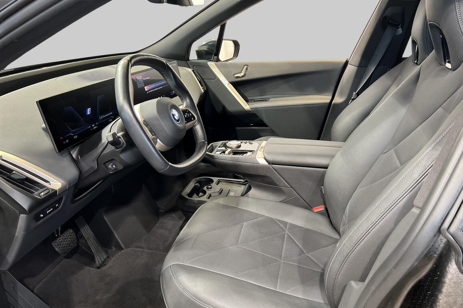 BMW IX iso kuva 5