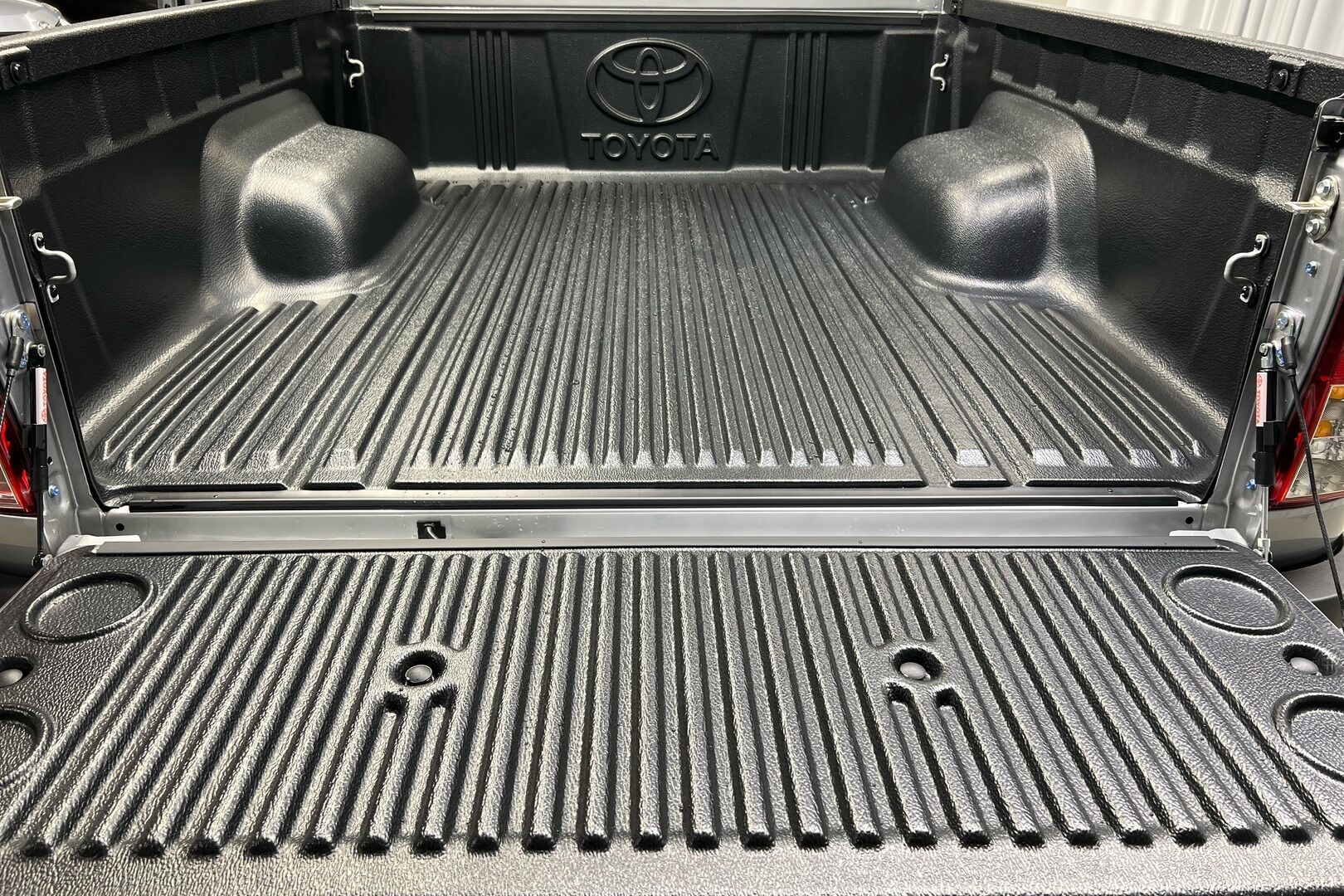 Toyota Hilux iso kuva 10