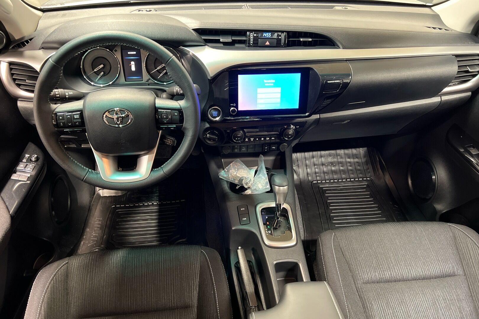 Toyota Hilux iso kuva 11