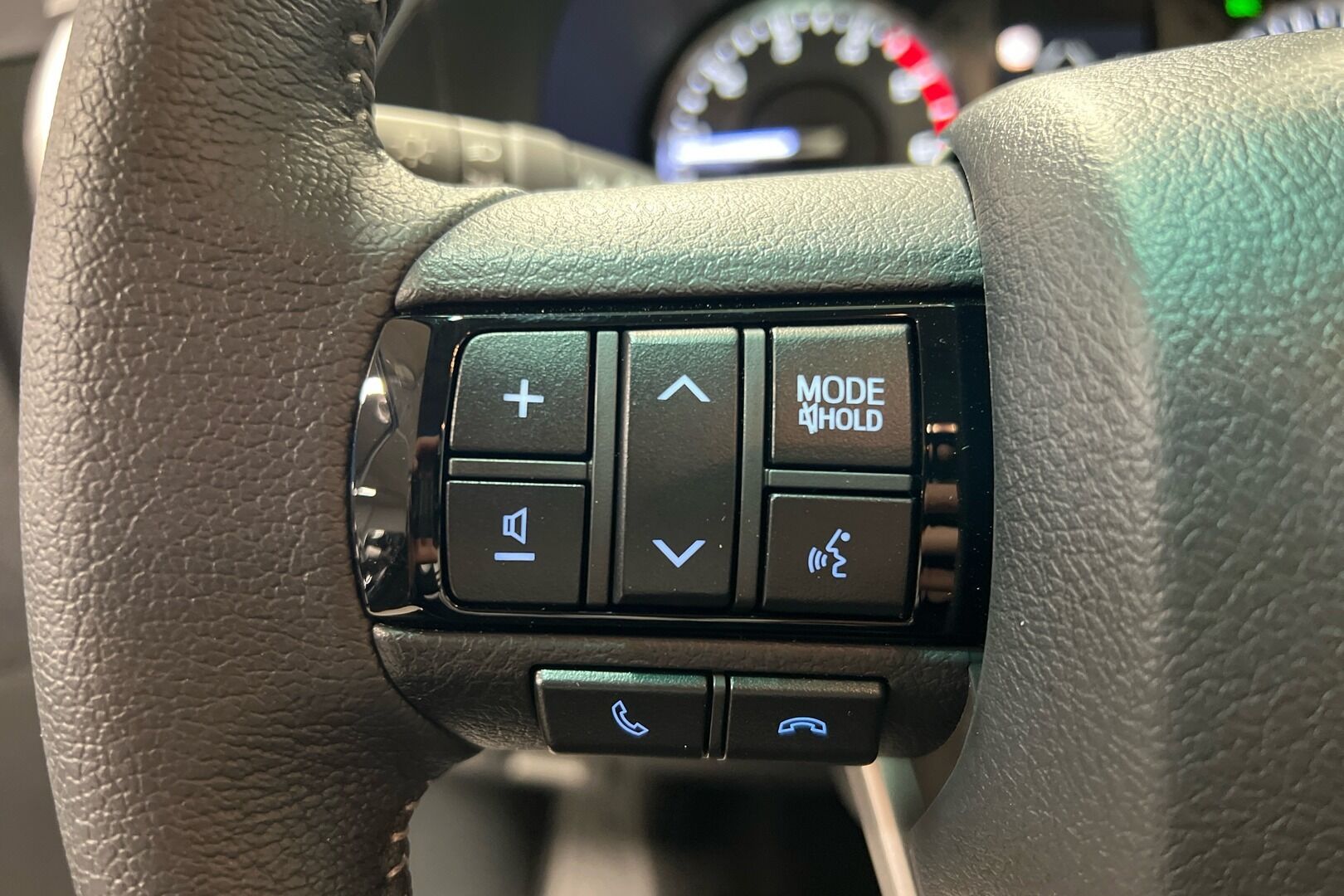 Toyota Hilux iso kuva 13