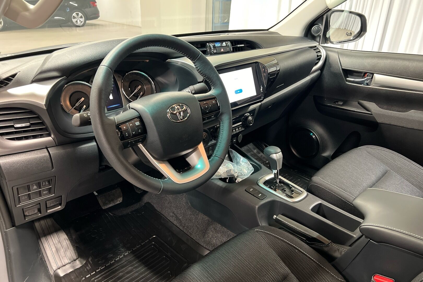 Toyota Hilux iso kuva 6