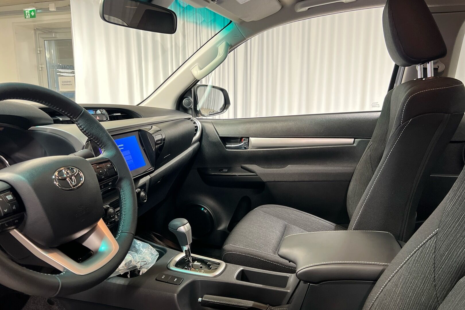Toyota Hilux iso kuva 7