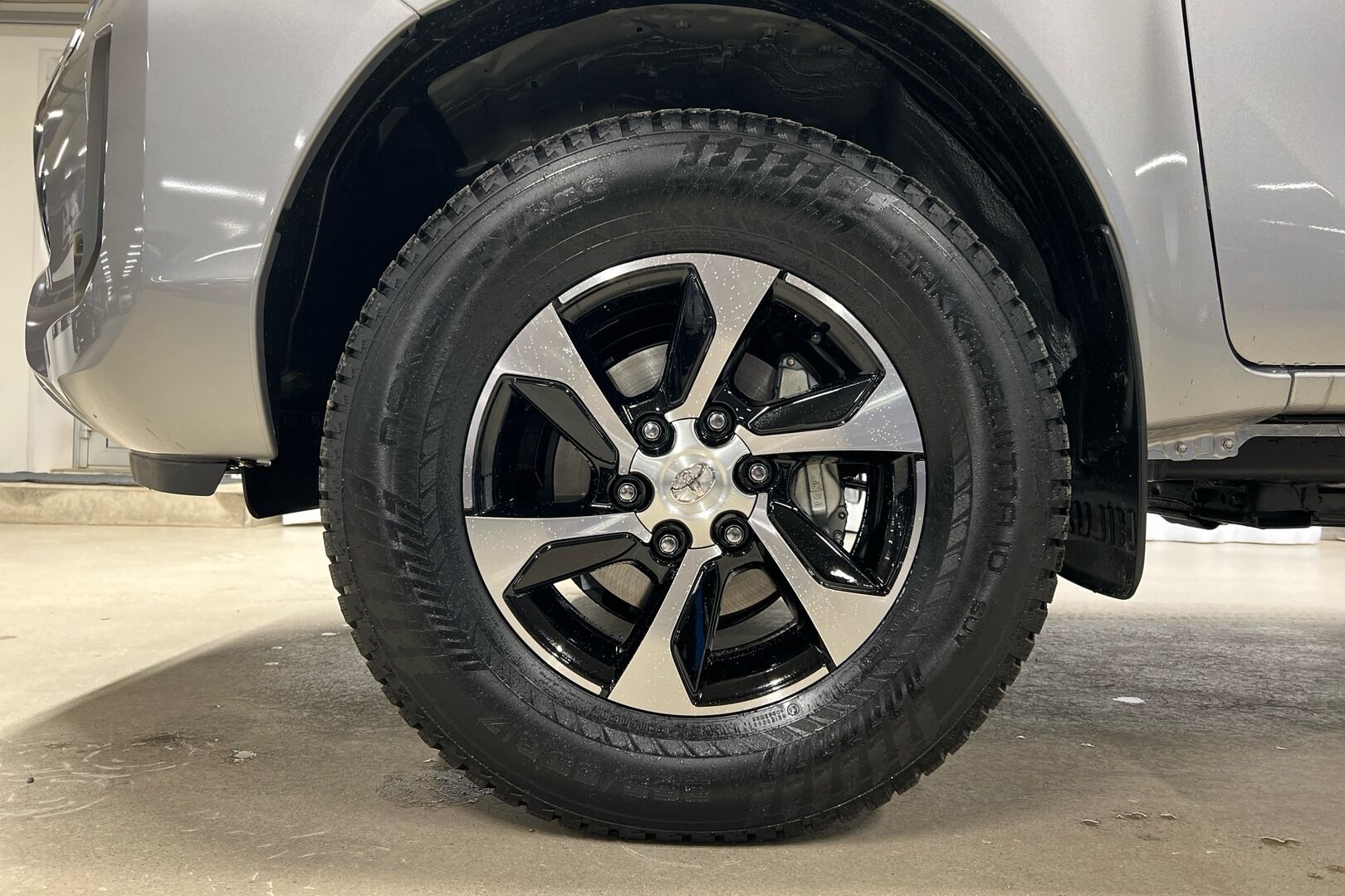 Toyota Hilux iso kuva 9