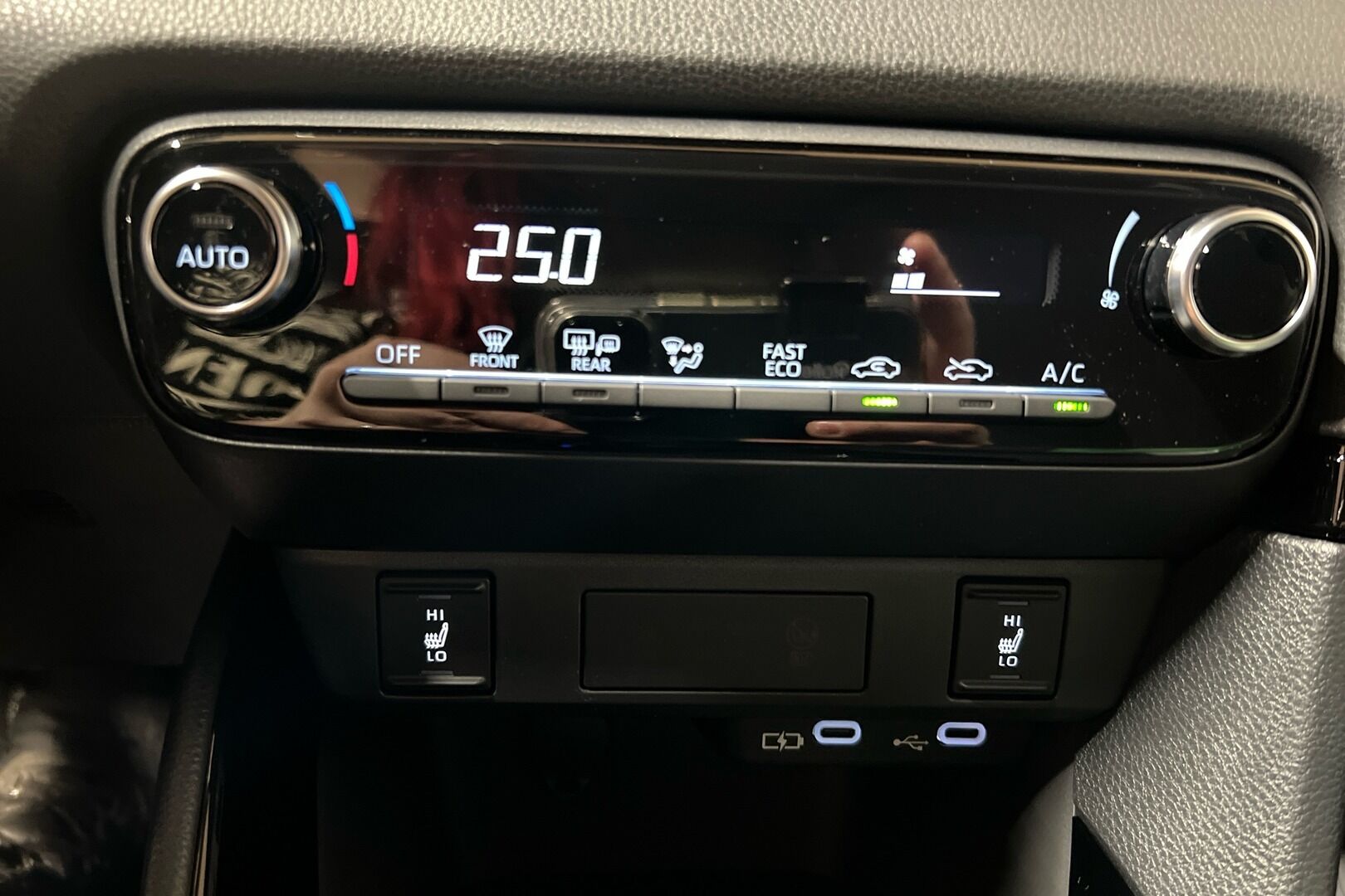 Toyota Yaris iso kuva 13